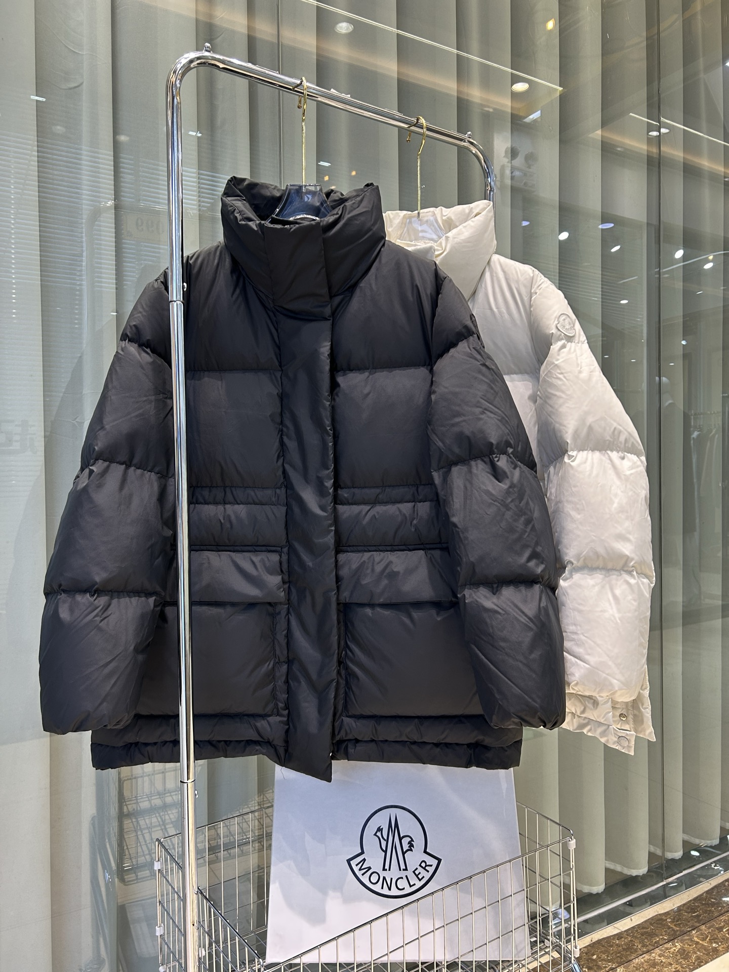 Moncler Sophie Vouglans 몽클레어 몽클레르 여성 하이넥 오버핏 다운 패딩 점퍼 의류