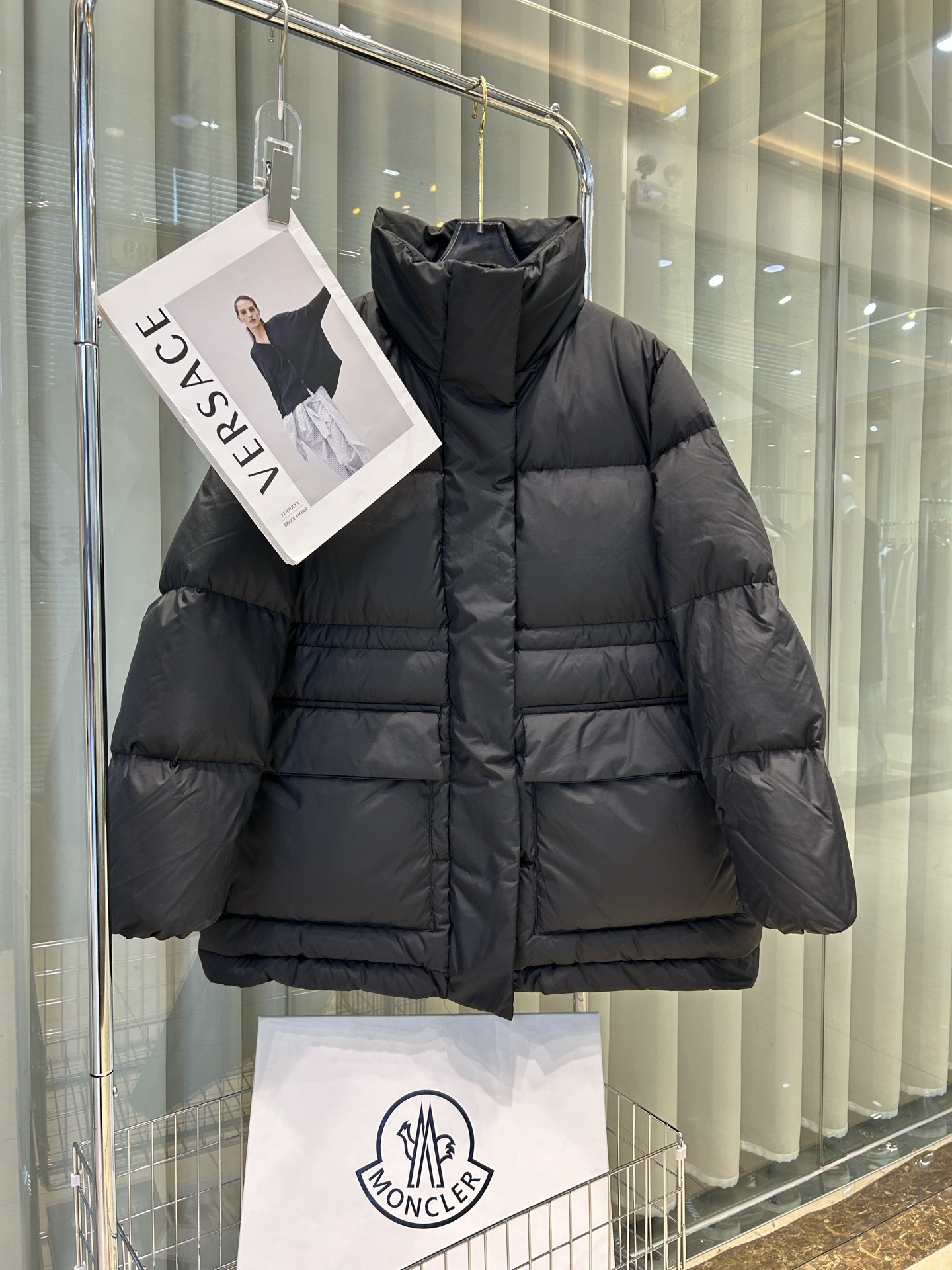 Moncler Sophie Vouglans 몽클레어 몽클레르 여성 하이넥 오버핏 다운 패딩 점퍼 의류