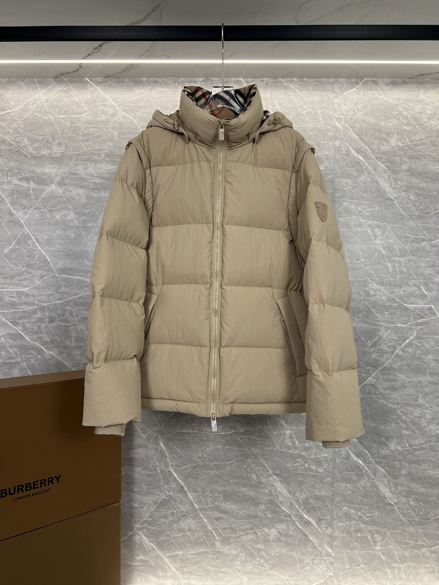 Burberry 버버리 탈부착 소매 2WAY 남녀공용 패딩 점퍼 의류