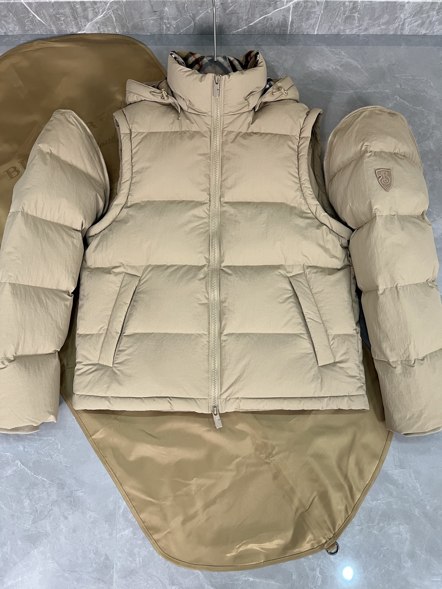 Burberry 버버리 탈부착 소매 2WAY 남녀공용 패딩 점퍼 의류