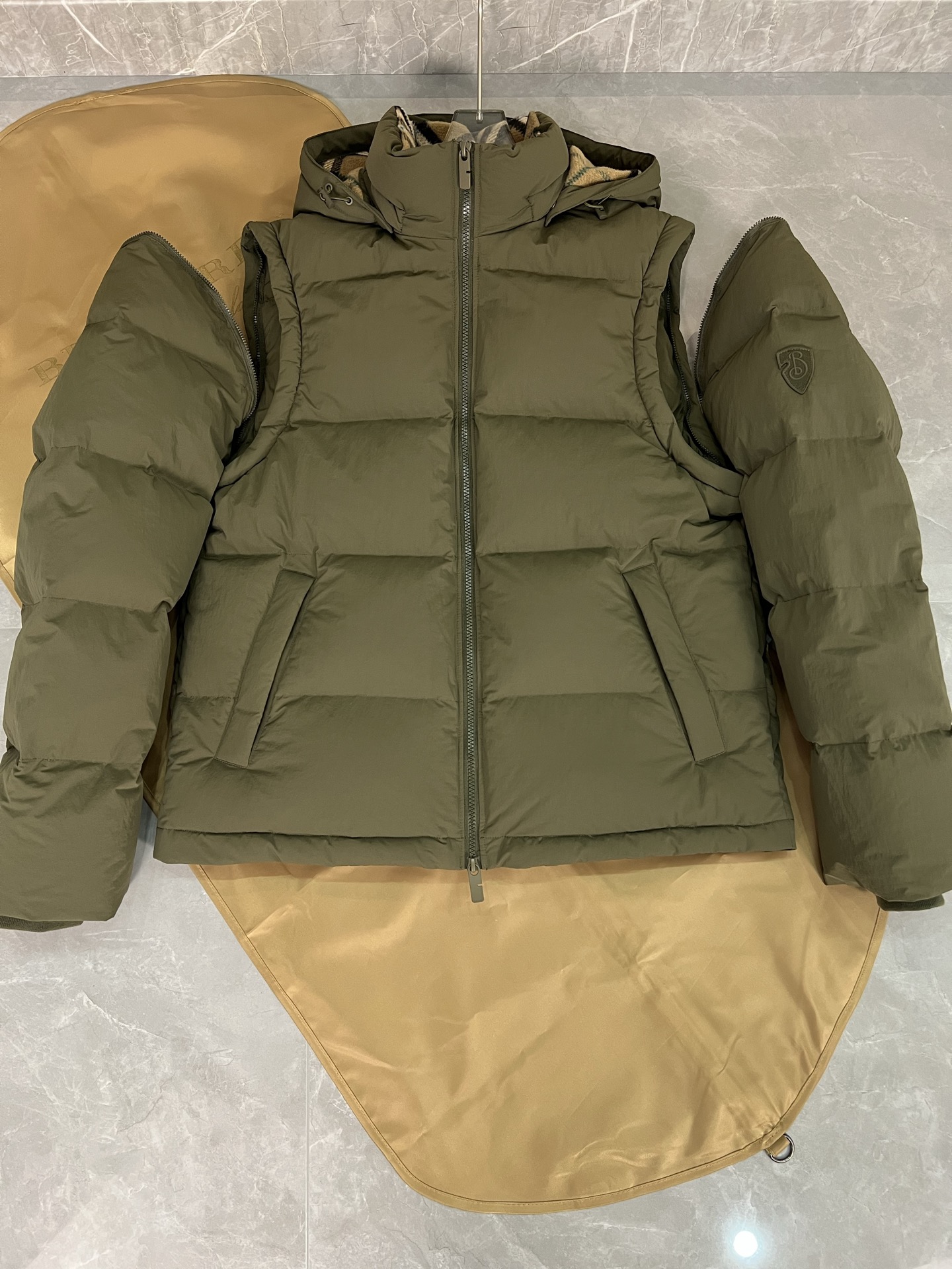 Burberry 버버리 탈부착 소매 2WAY 남녀공용 패딩 점퍼 의류