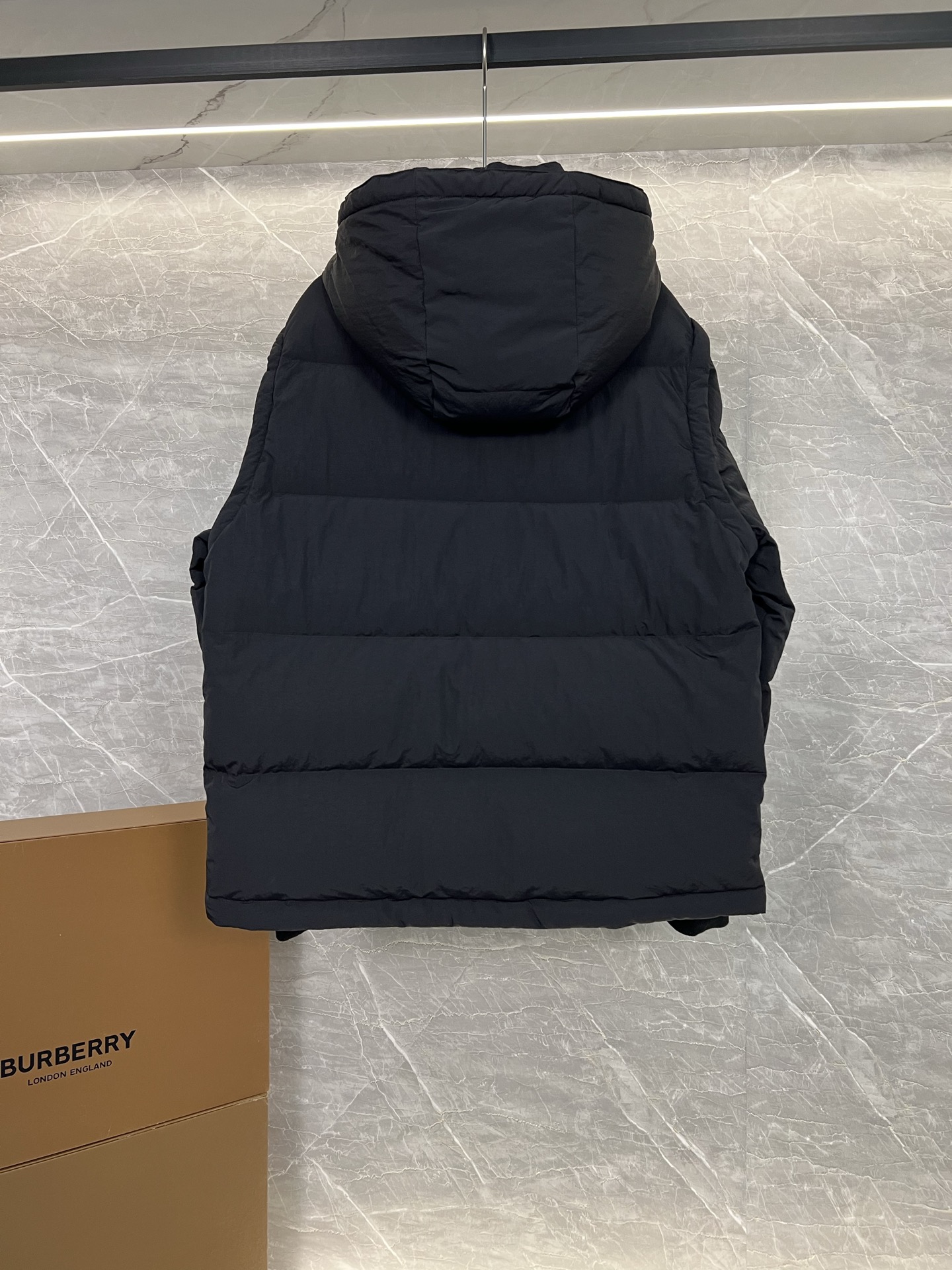 Burberry 버버리 탈부착 소매 2WAY 남녀공용 패딩 점퍼 의류