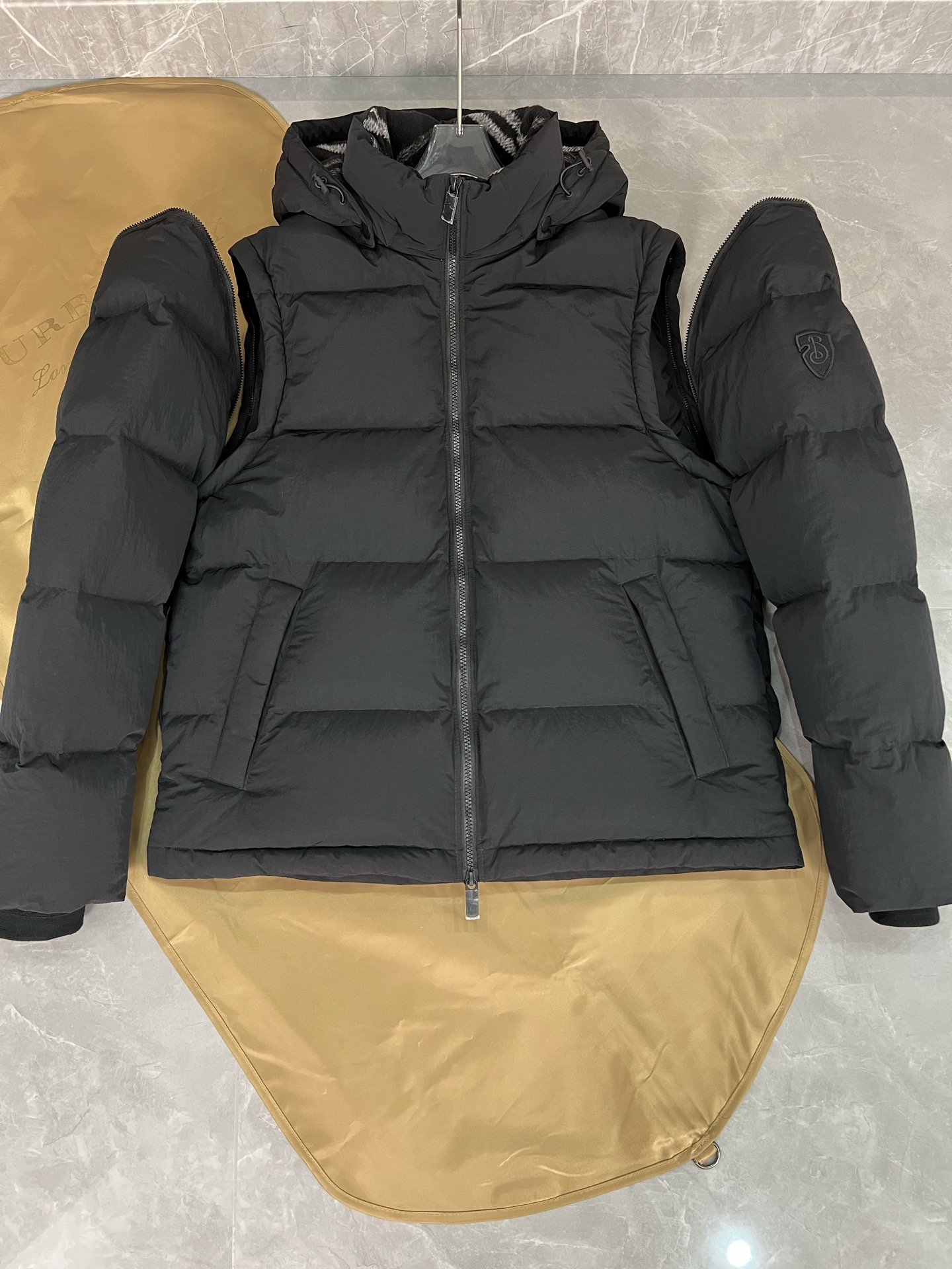 Burberry 버버리 탈부착 소매 2WAY 남녀공용 패딩 점퍼 의류