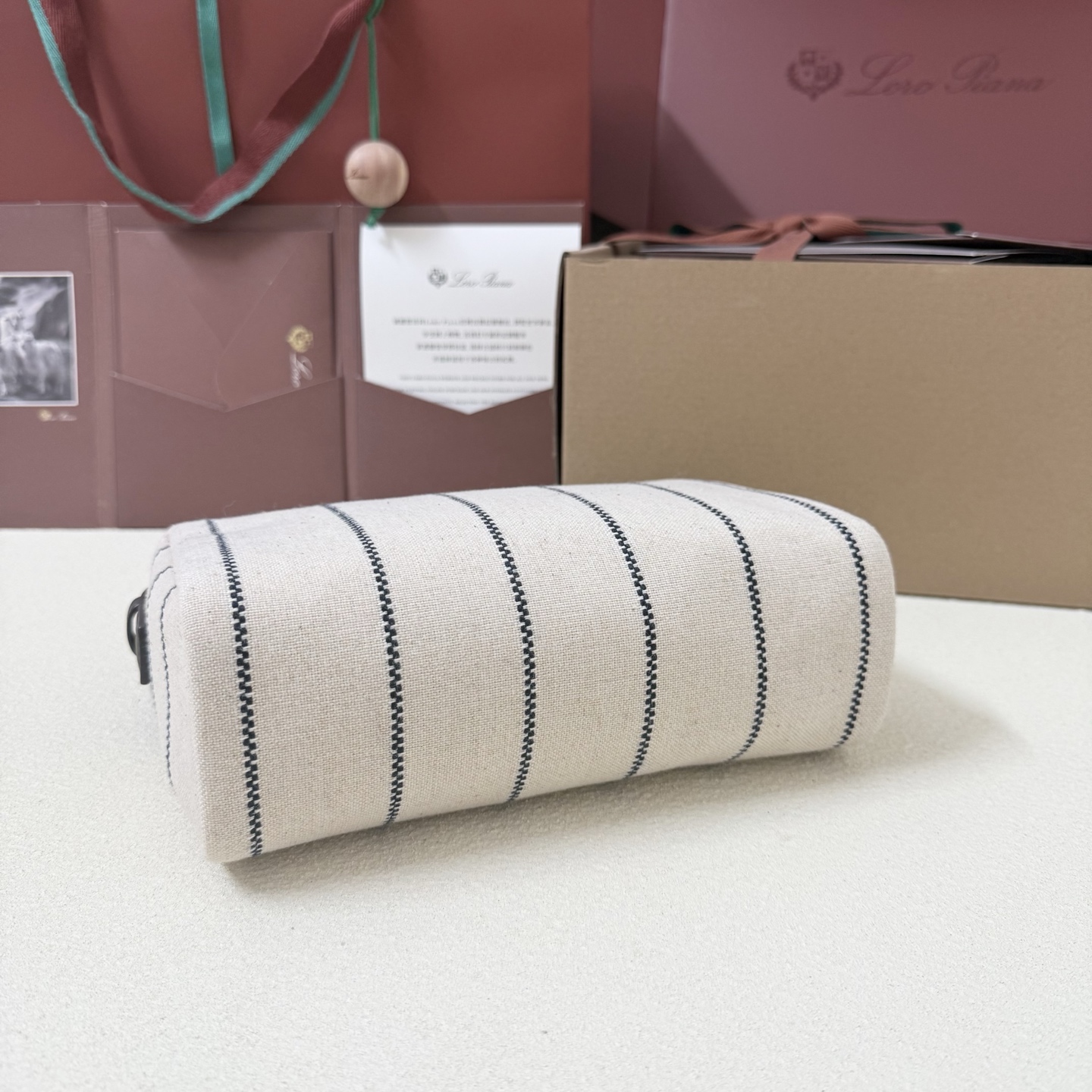 Loro Piana Travel 로로 피아나 클러치 가방 – 초콜릿 블루 스트라이프