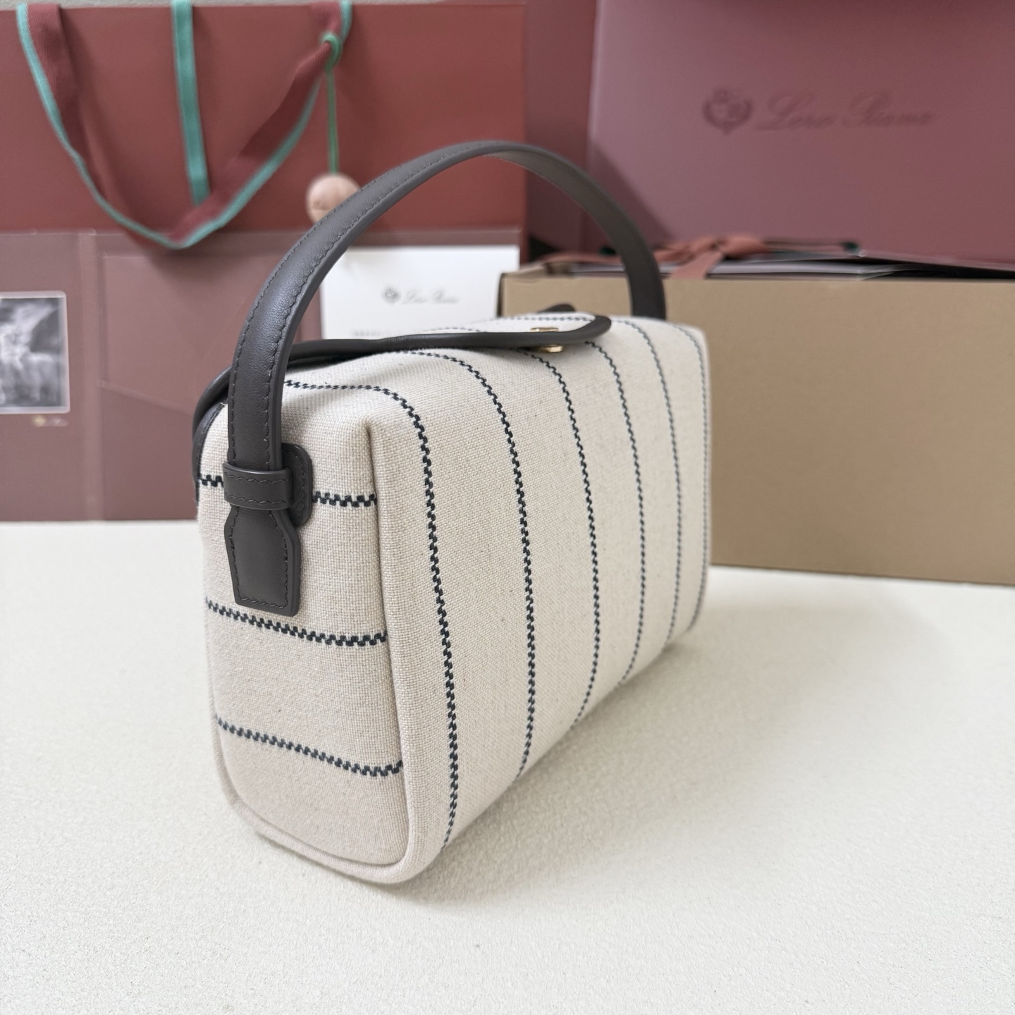 Loro Piana Travel 로로 피아나 클러치 가방 – 초콜릿 블루 스트라이프