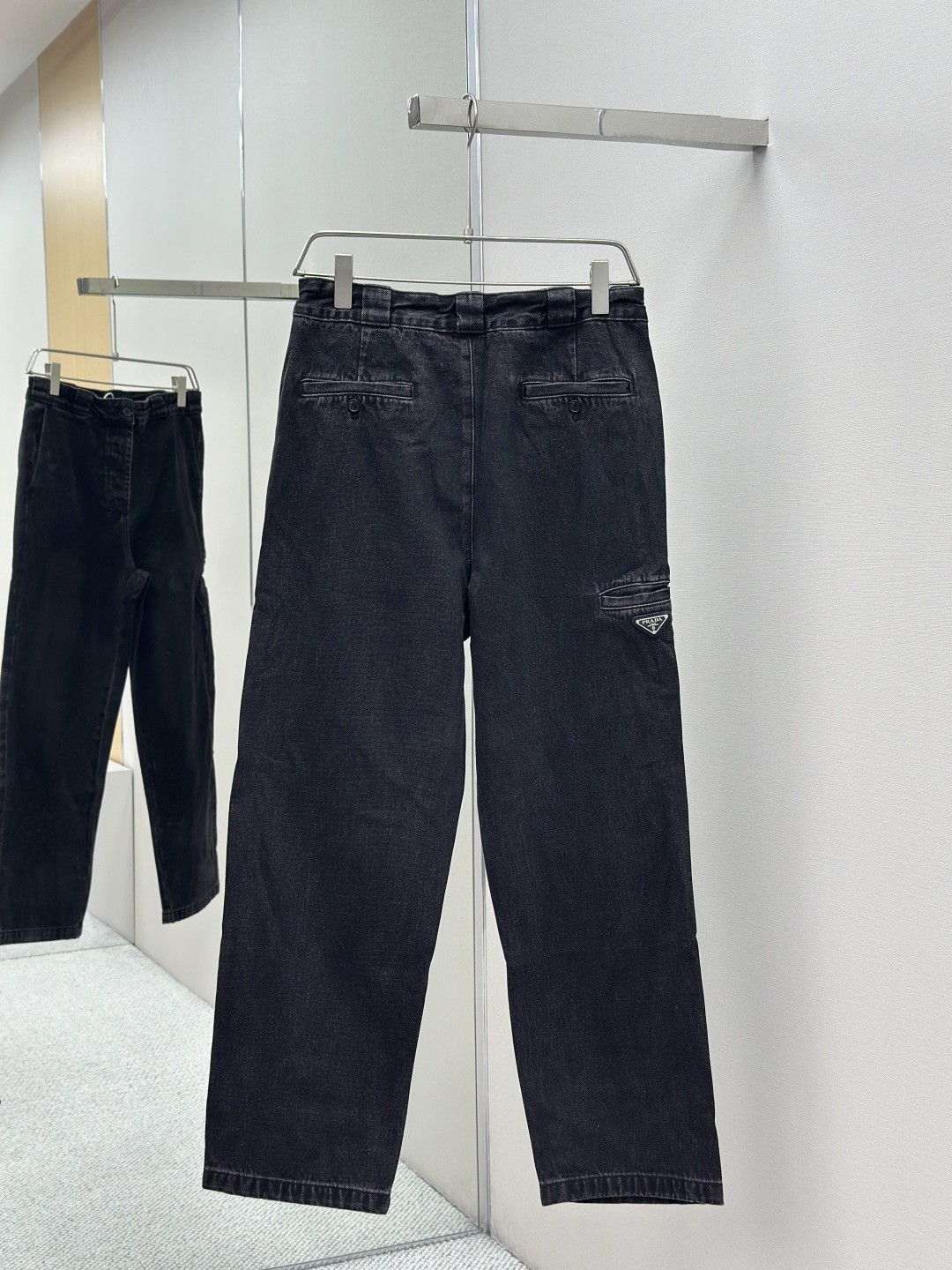 Prada 프라다 삼각 로고 데님 팬츠 바지 의류 (블랙 빈티지 워시)