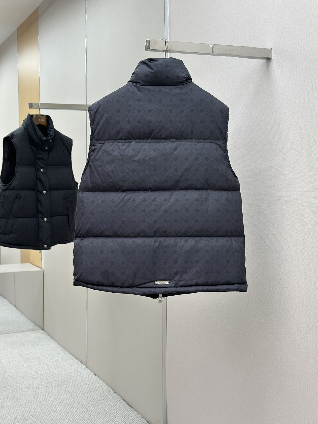 Chrome Hearts 크롬하츠 은장 로고 자카드 다운 베스트 패딩 조끼 의류