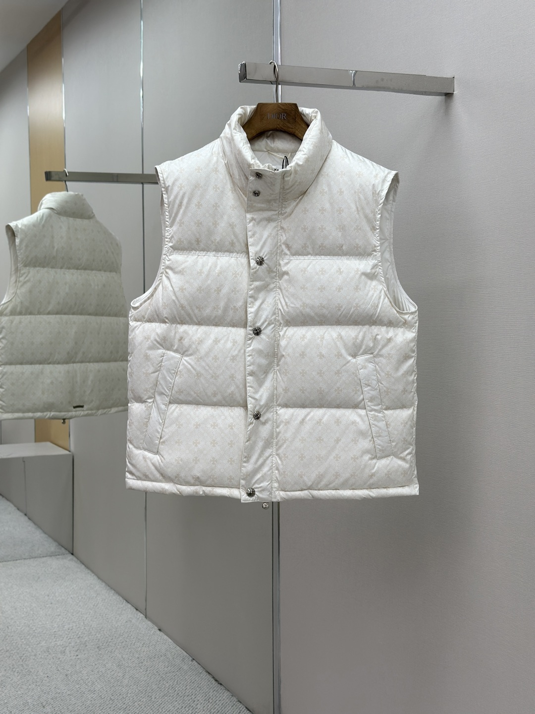 Chrome Hearts 크롬하츠 은장 로고 자카드 다운 베스트 패딩 조끼 의류