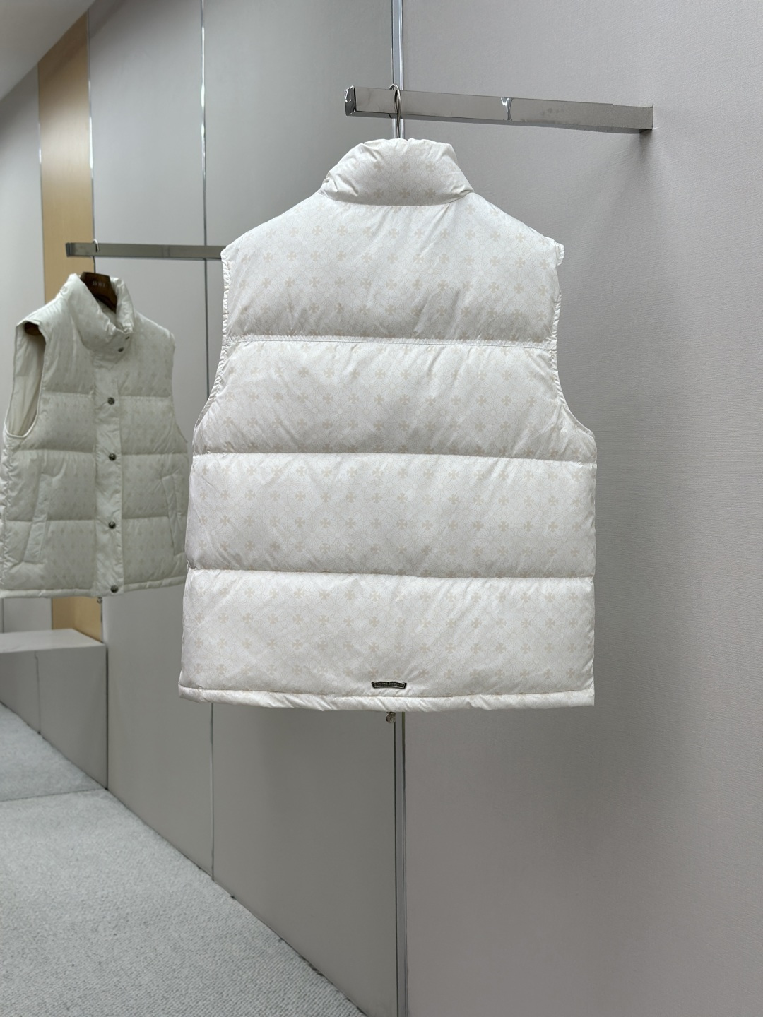 Chrome Hearts 크롬하츠 은장 로고 자카드 다운 베스트 패딩 조끼 의류