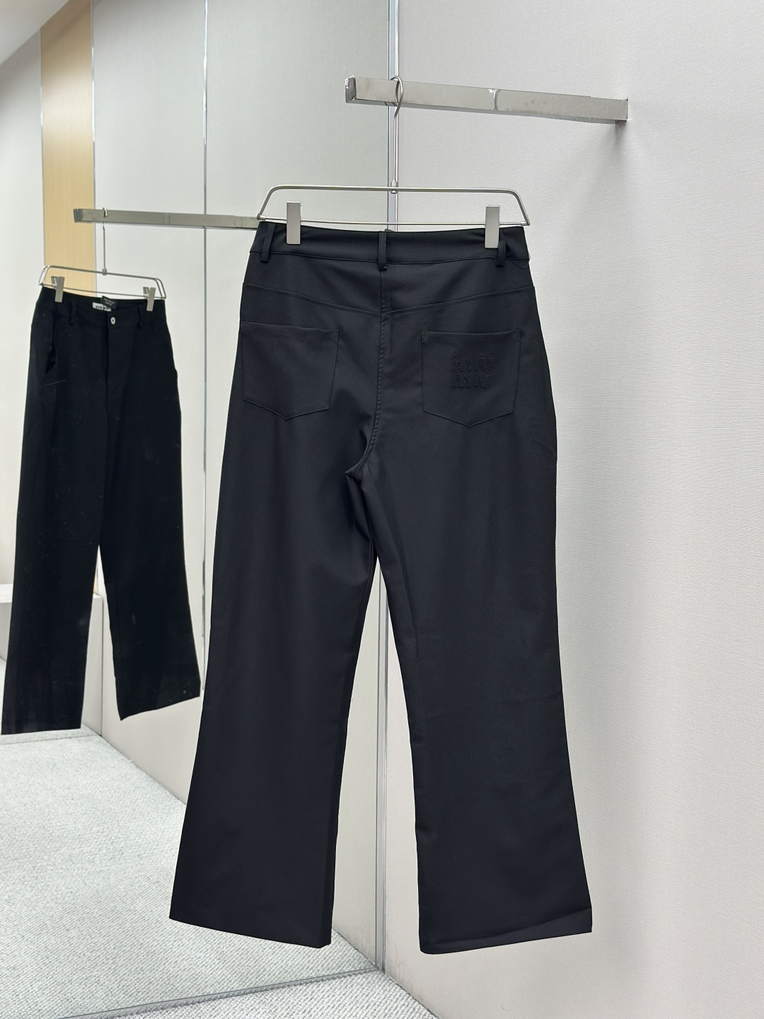 miumiu 미우미우 로고 자수 울 슬랙스 팬츠 바지 의류