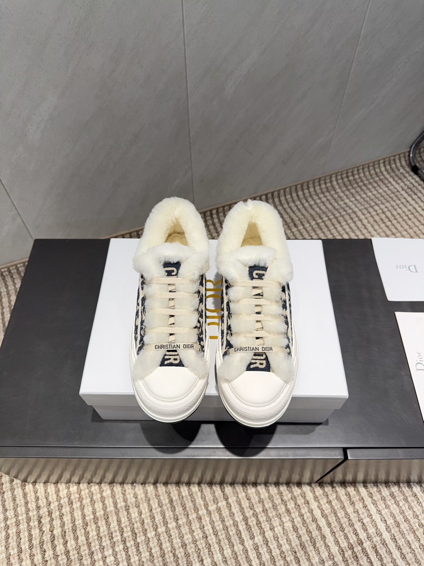 Dior CD 디올 모직 털 시어링 안감 스니커즈 신발