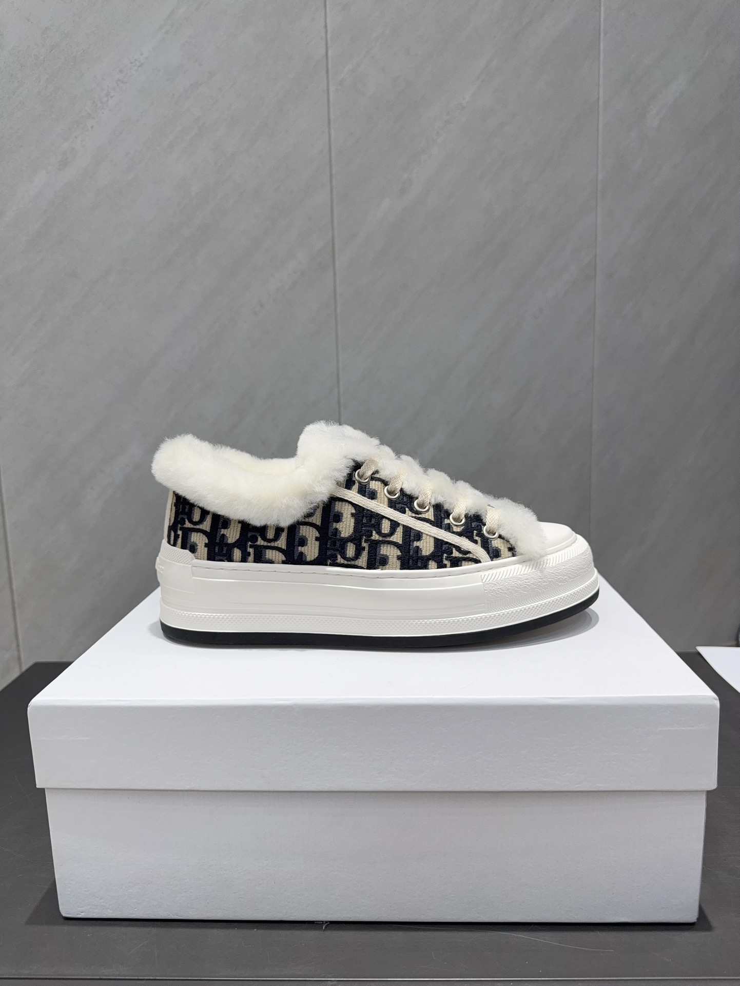 Dior CD 디올 모직 털 시어링 안감 스니커즈 신발