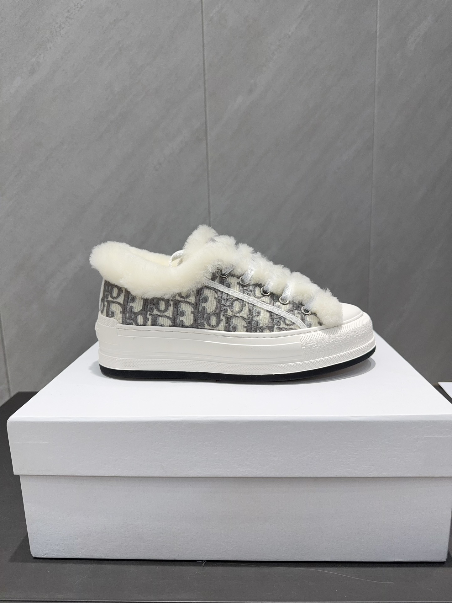 Dior CD 디올 모직 털 시어링 안감 스니커즈 신발