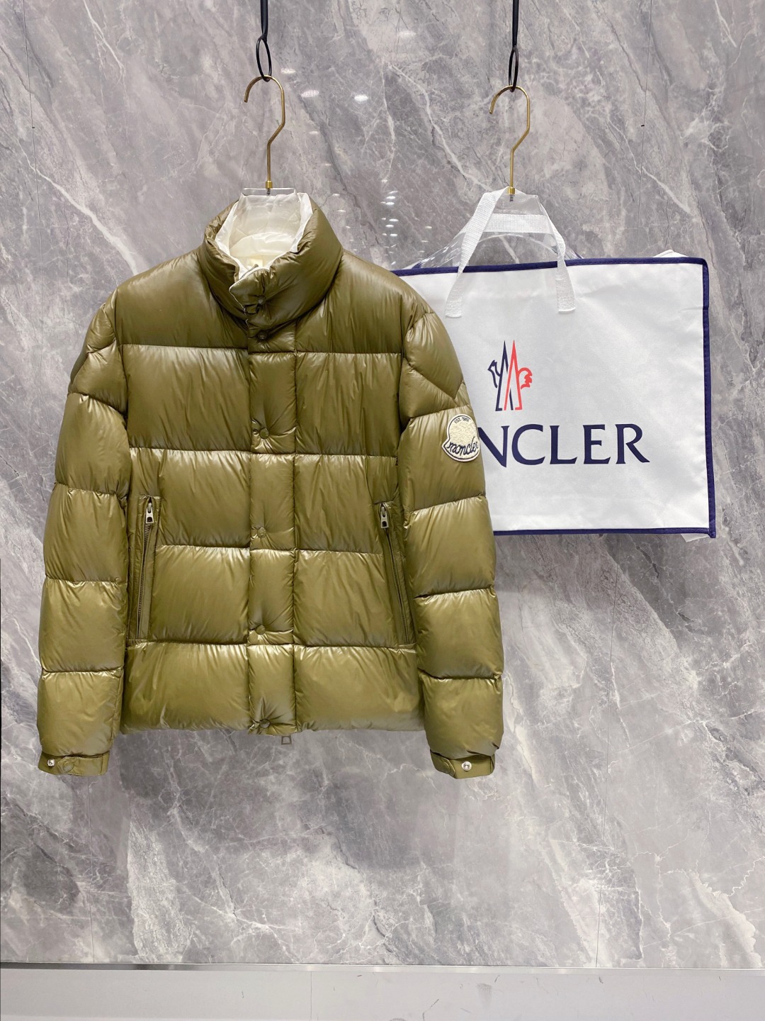 Moncler 몽클레어 몽클레르 고급 다운 패딩 점퍼 의류