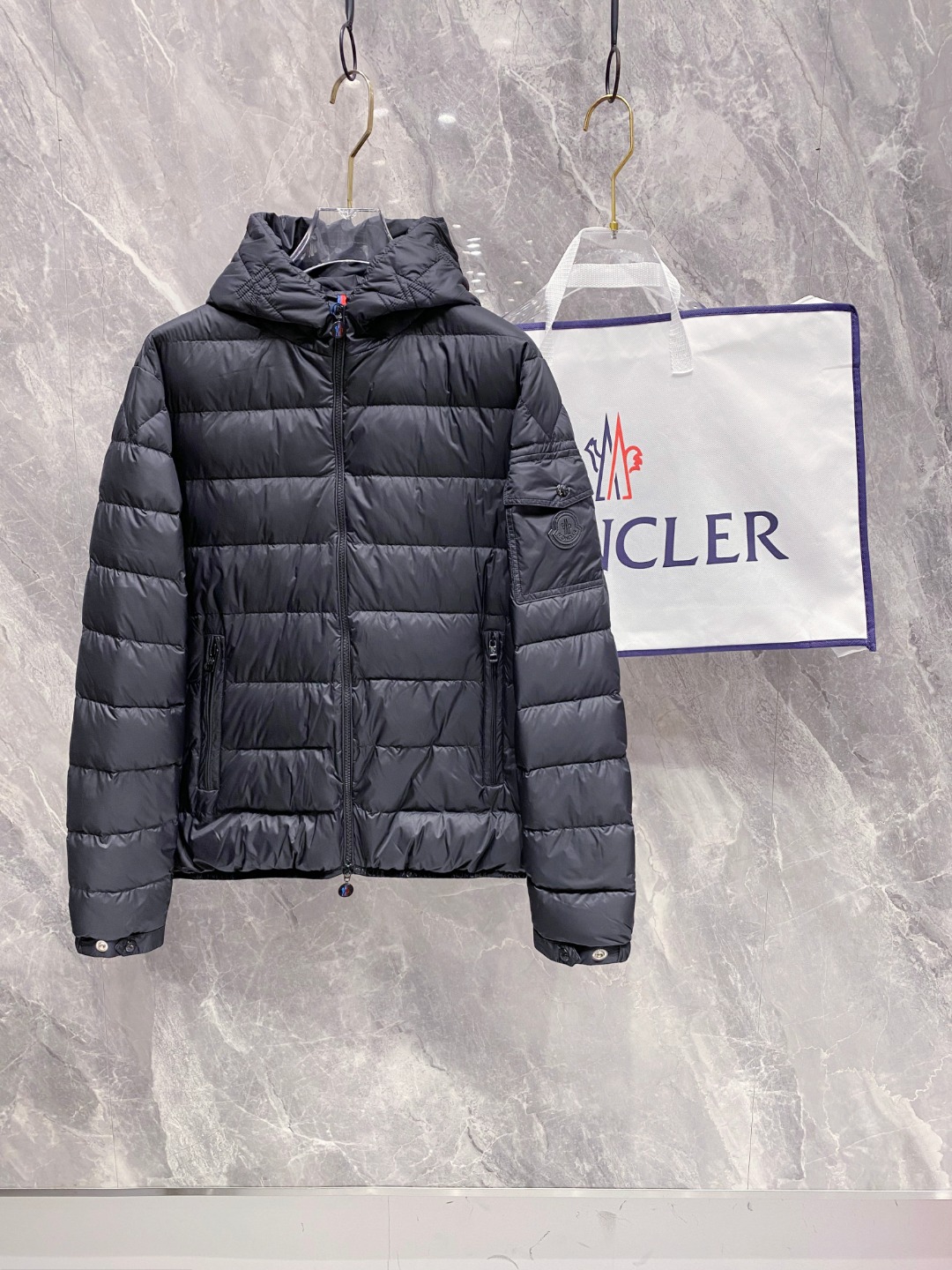 Moncler 몽클레어 몽클레르 겨울용 후드 다운 자켓 재킷 의류