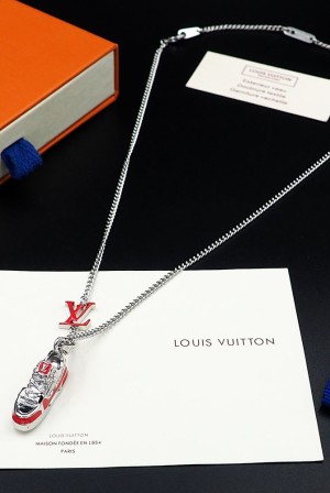 LV TRAINER 루이비통 목걸이 악세사리