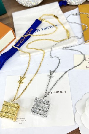 LV Trunk Locket 루이비통 목걸이 악세사리