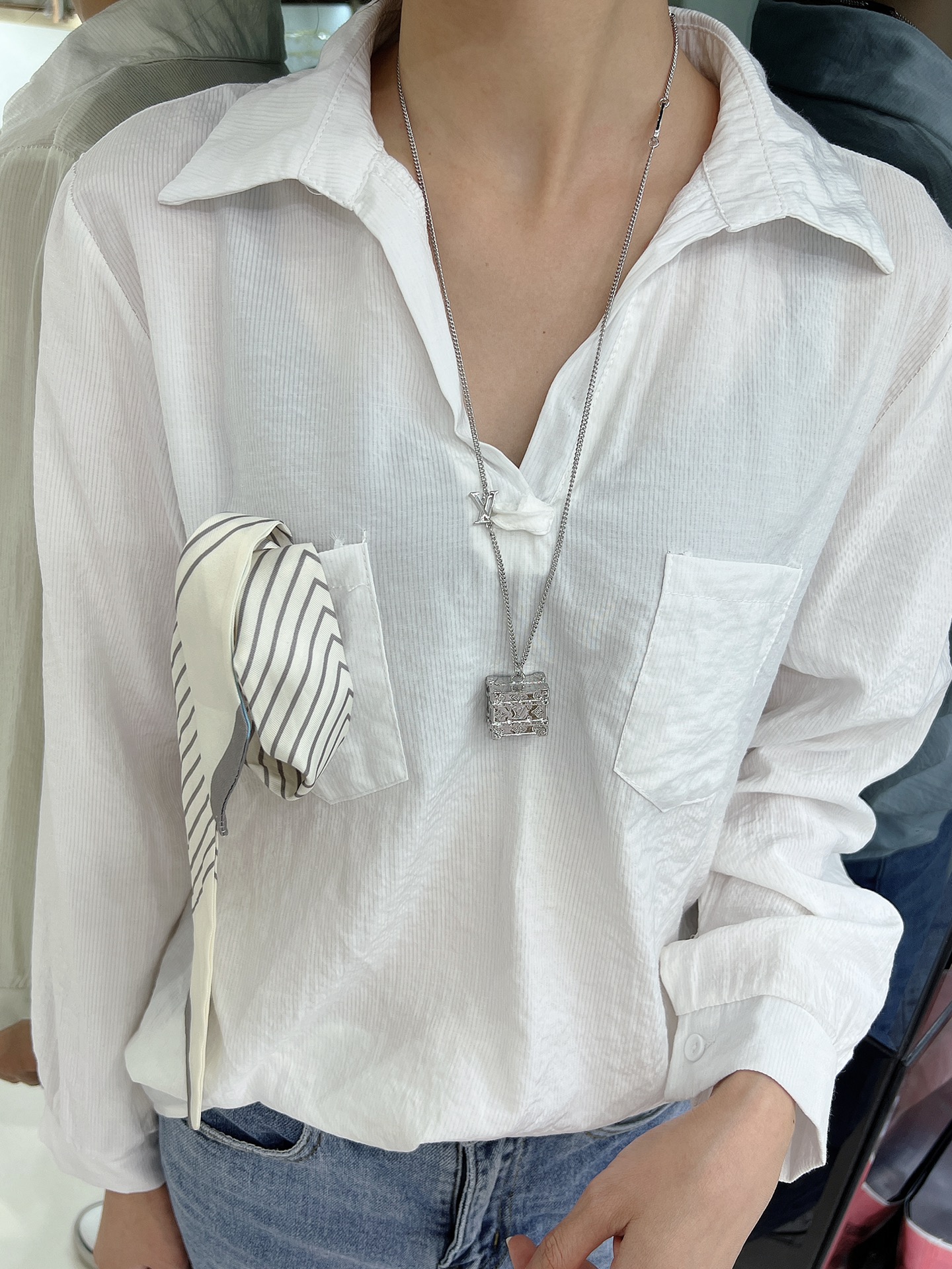 LV Trunk Locket 루이비통 목걸이 악세사리