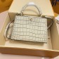 LV 루이비통 Capucines BB Tote Bag 카퓌신 핸드백 토트백 가방