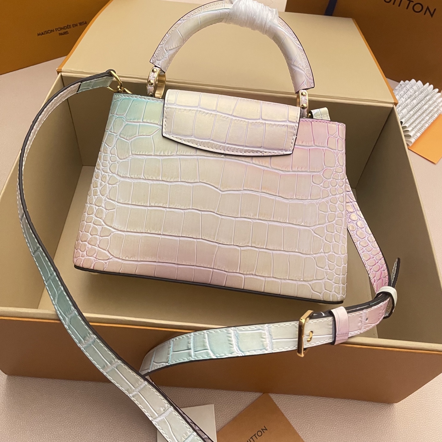 LV 루이비통 Capucines BB Tote Bag 카퓌신 핸드백 토트백 가방