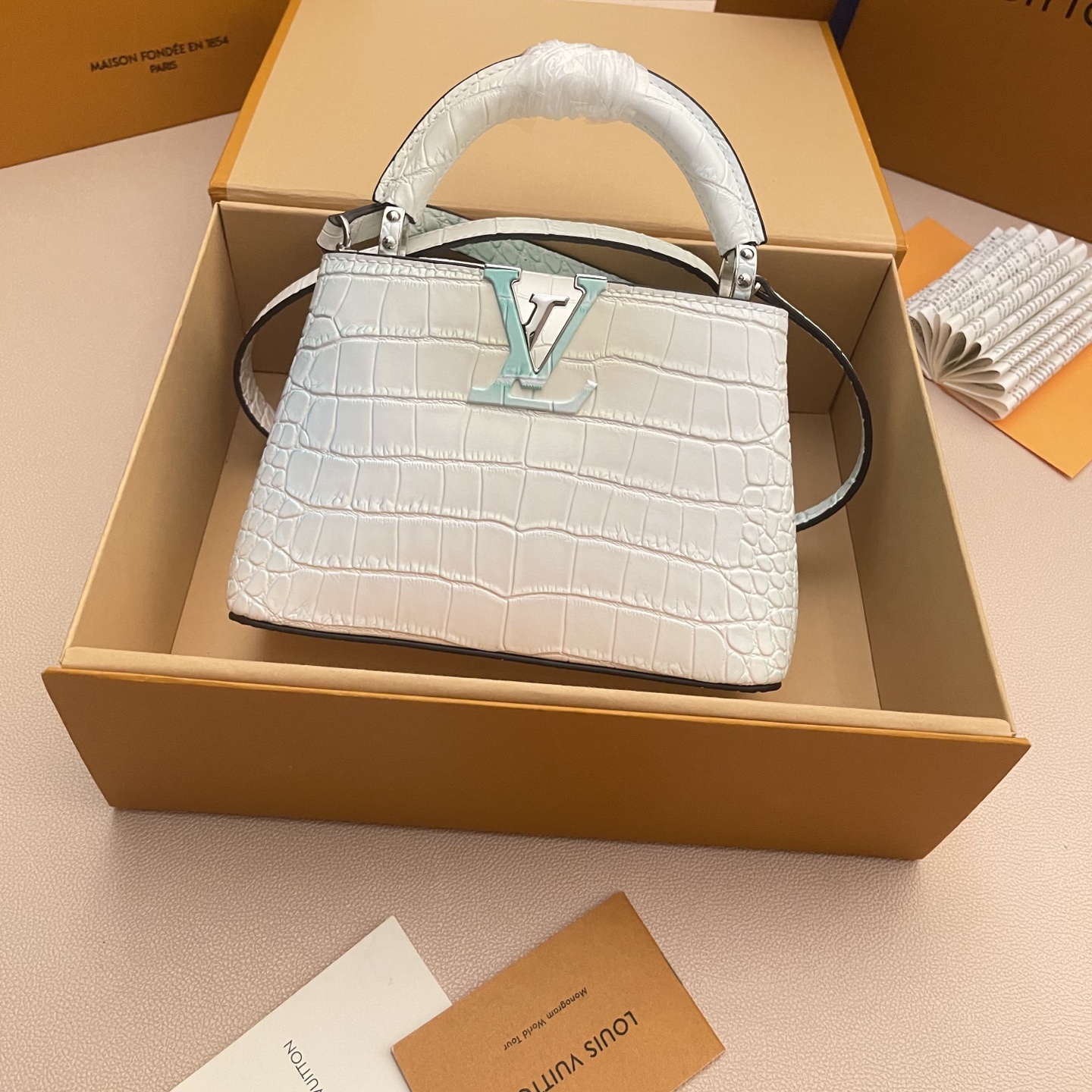 LV 루이비통 Capucines MINI Tote Bag 카퓌신 미니 핸드백 토트백 가방