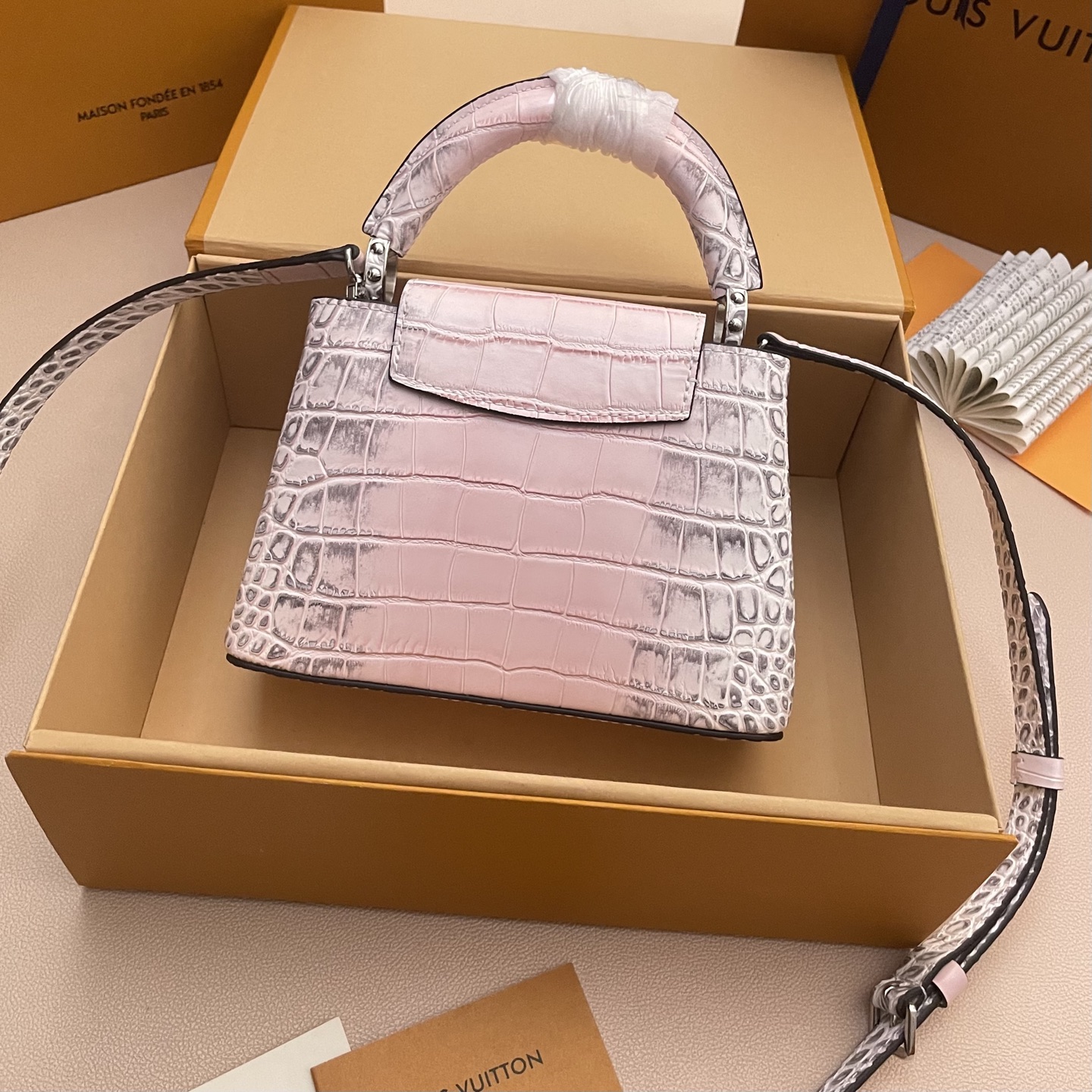 LV 루이비통 Capucines MINI Tote Bag 카퓌신 미니 핸드백 토트백 가방