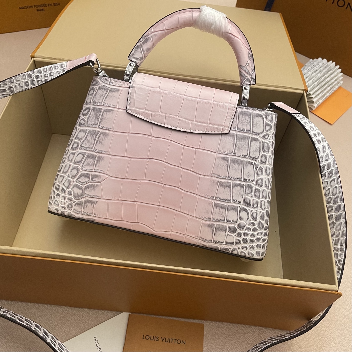 LV 루이비통 Capucines BB Tote Bag 카퓌신 핸드백 토트백 가방