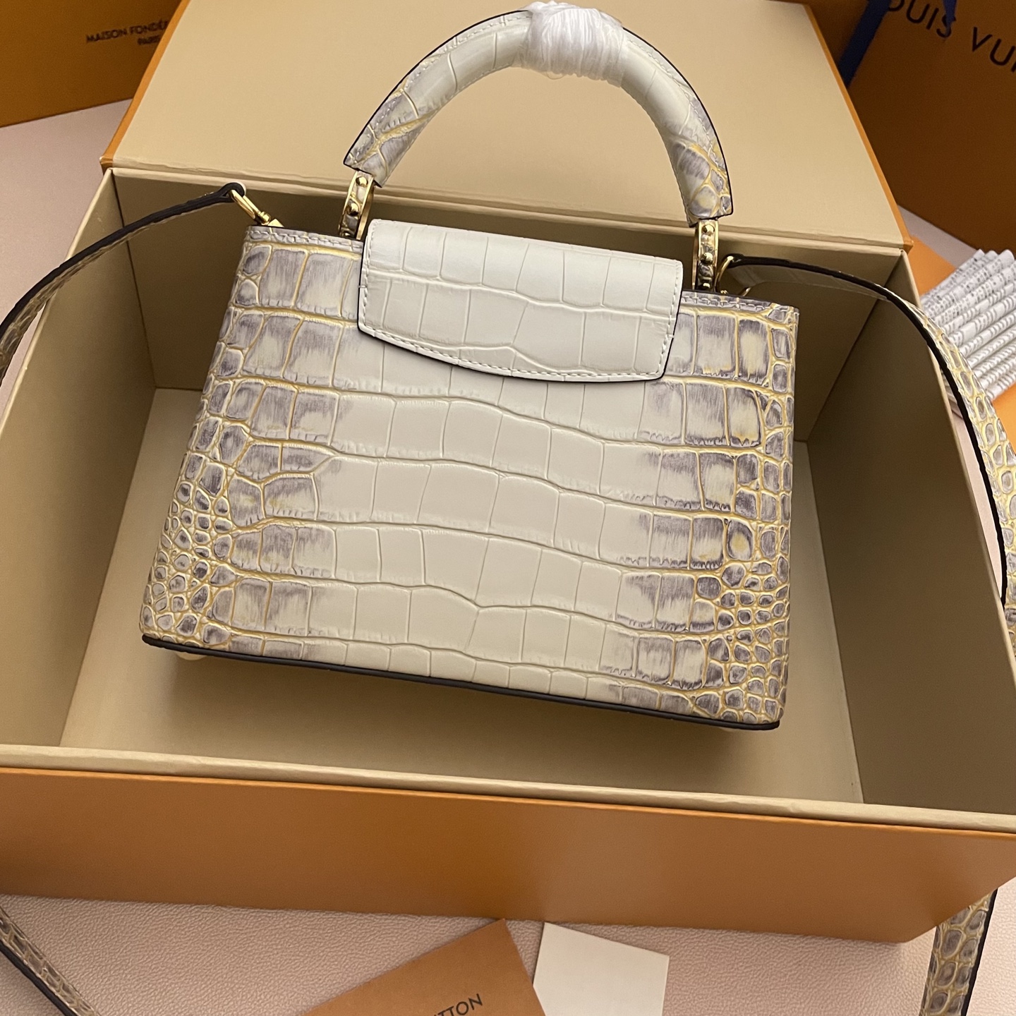 LV 루이비통 Capucines BB Tote Bag 카퓌신 핸드백 토트백 가방