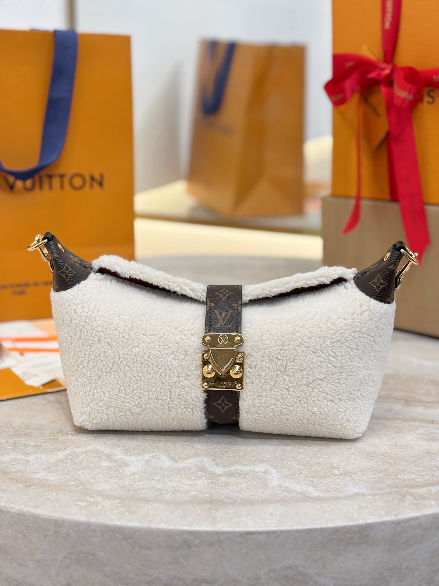 LV POCHETTE MIA 루이비통 핸드백 숄더백 가방