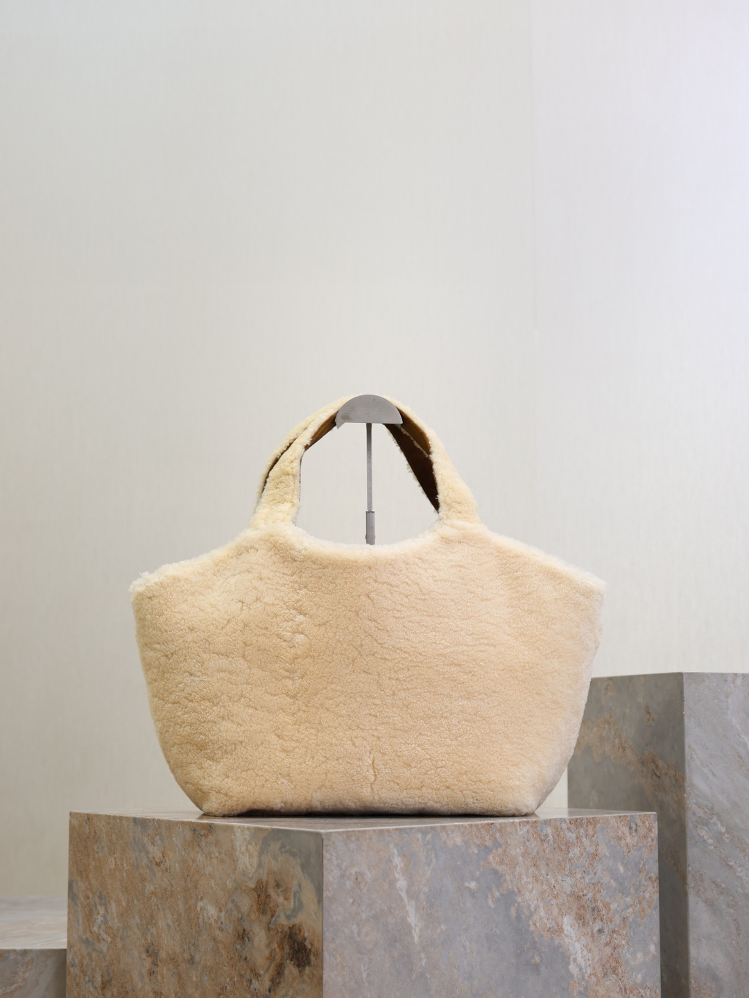 YSL ICARE 생로랑 스몰 양모 토트백 가방