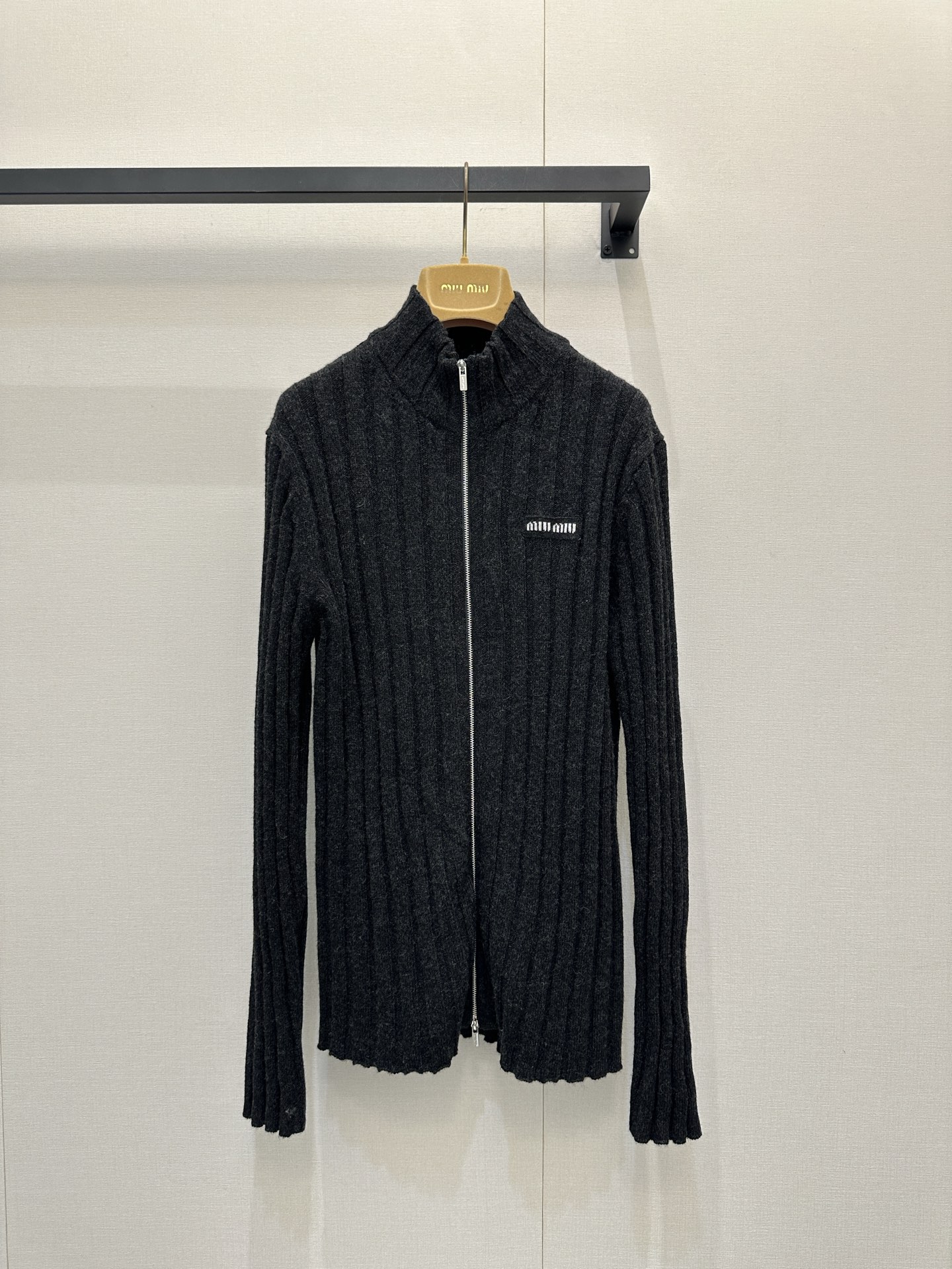 miumiu 미우미우 슬림핏 니트 지퍼 집업 탑 상의 의류