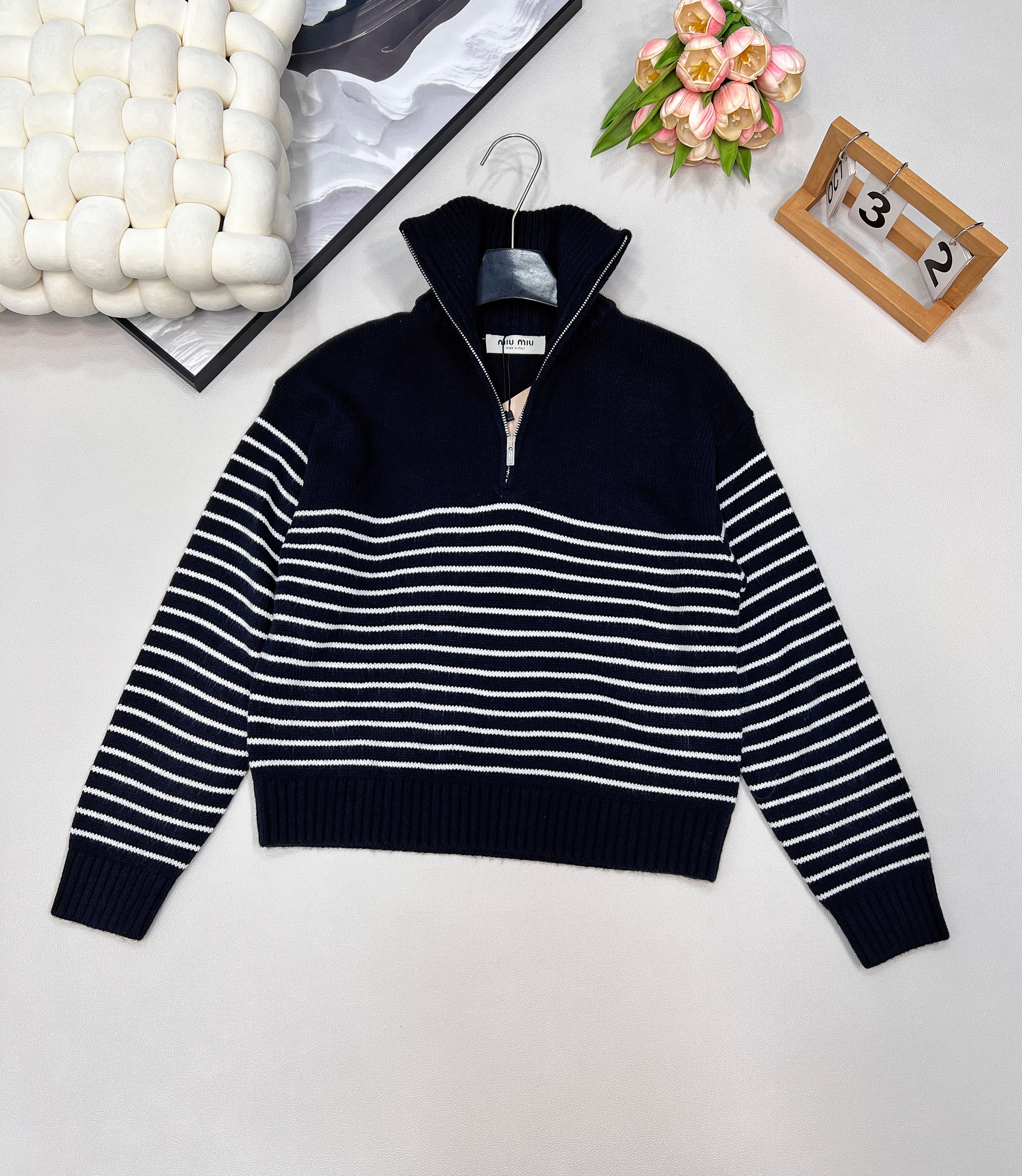 miumiu 미우미우 하프 플래킷 카라 스트라이프 니트 의류