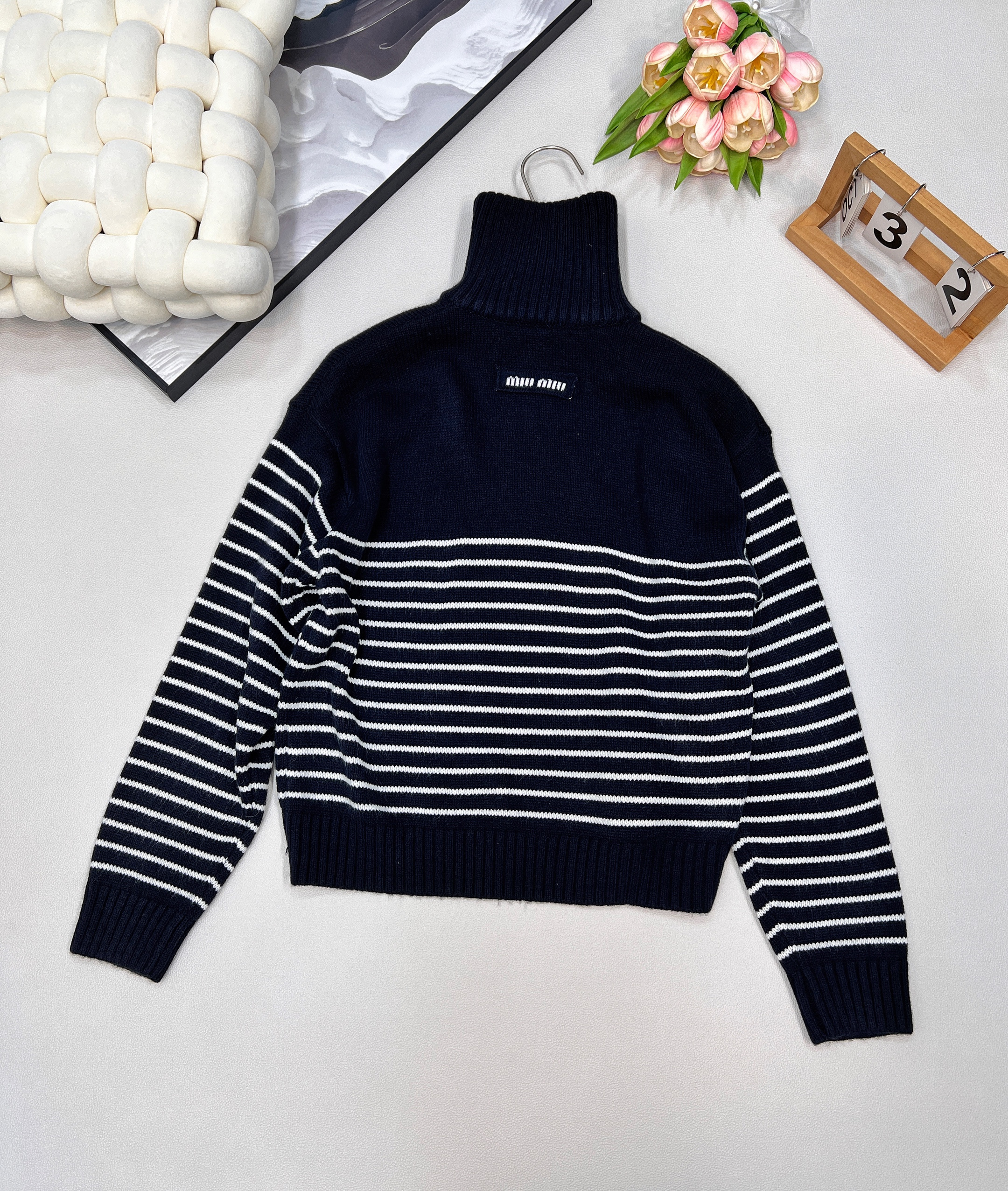 miumiu 미우미우 하프 플래킷 카라 스트라이프 니트 의류