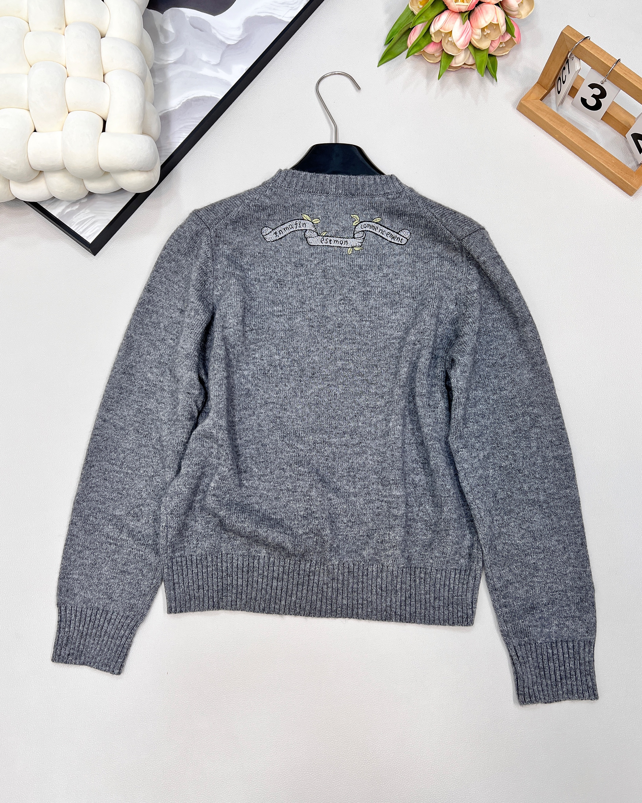 DIOR CD 디올 펜타그램 플라워 자수 라운드넥 니트 의류