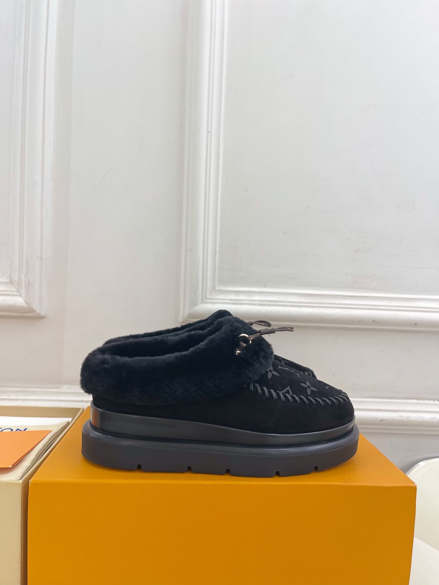 LV 루이비통 CORTINA (코르티나) 압화 털 슬리퍼 로퍼 신발