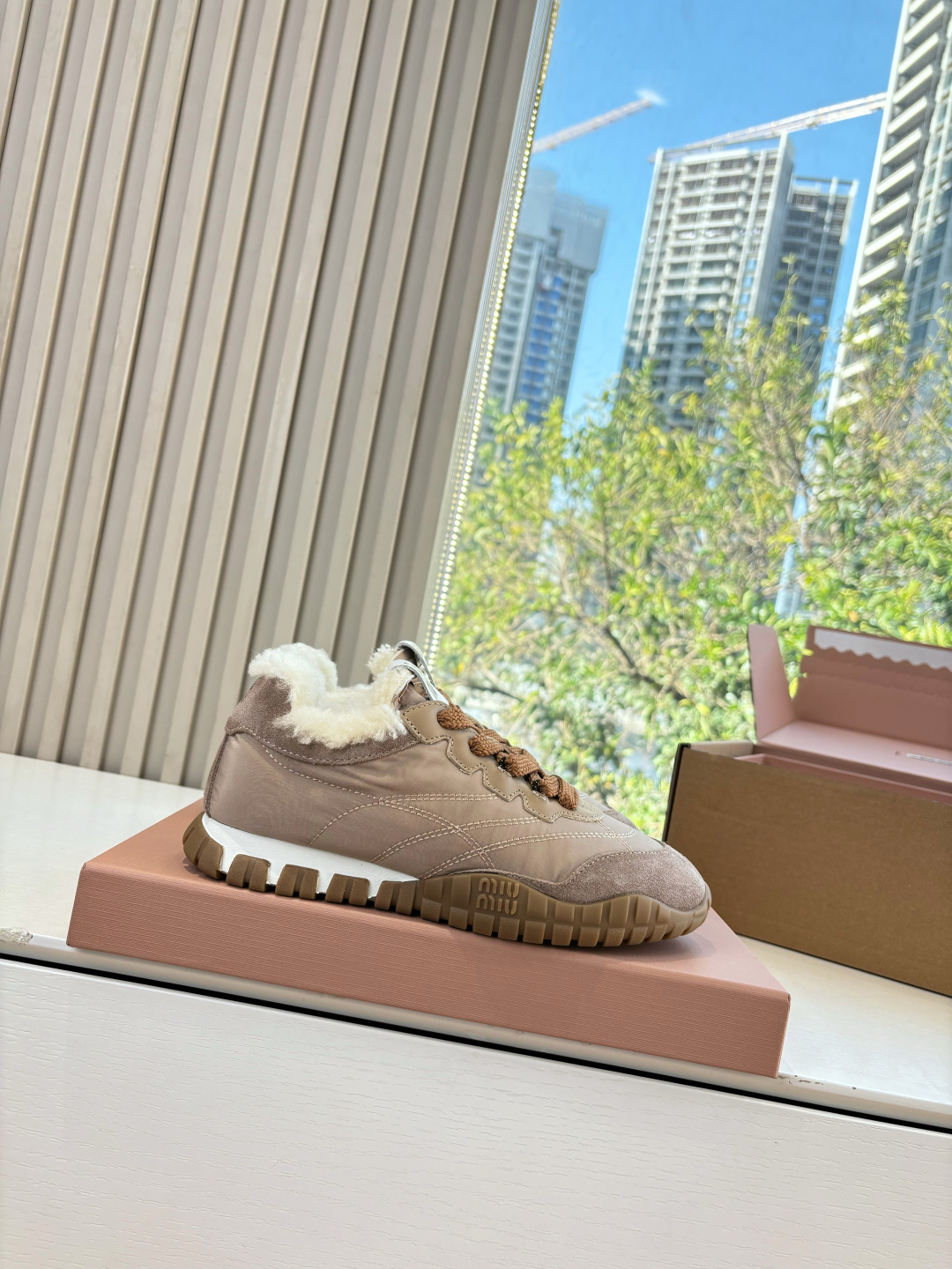 miumiu 미우미우 털 양모 스니커즈 신발