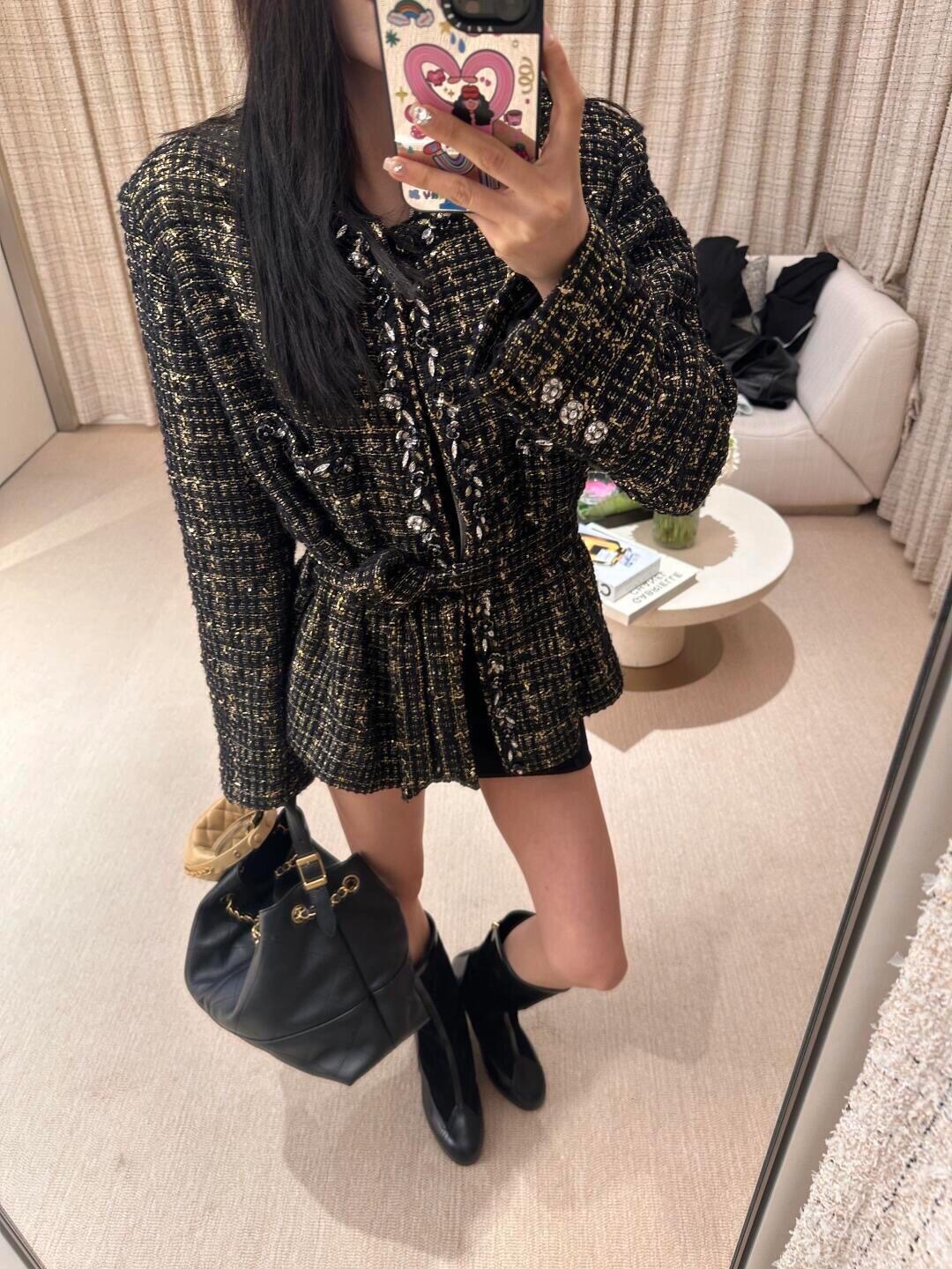 Chanel 25A 샤넬 블랙/골드 트위드 수트 자켓 재킷 의류