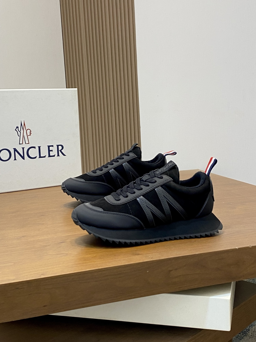 Moncler 몽클레어 몽클레르 남성 스니커즈 신발