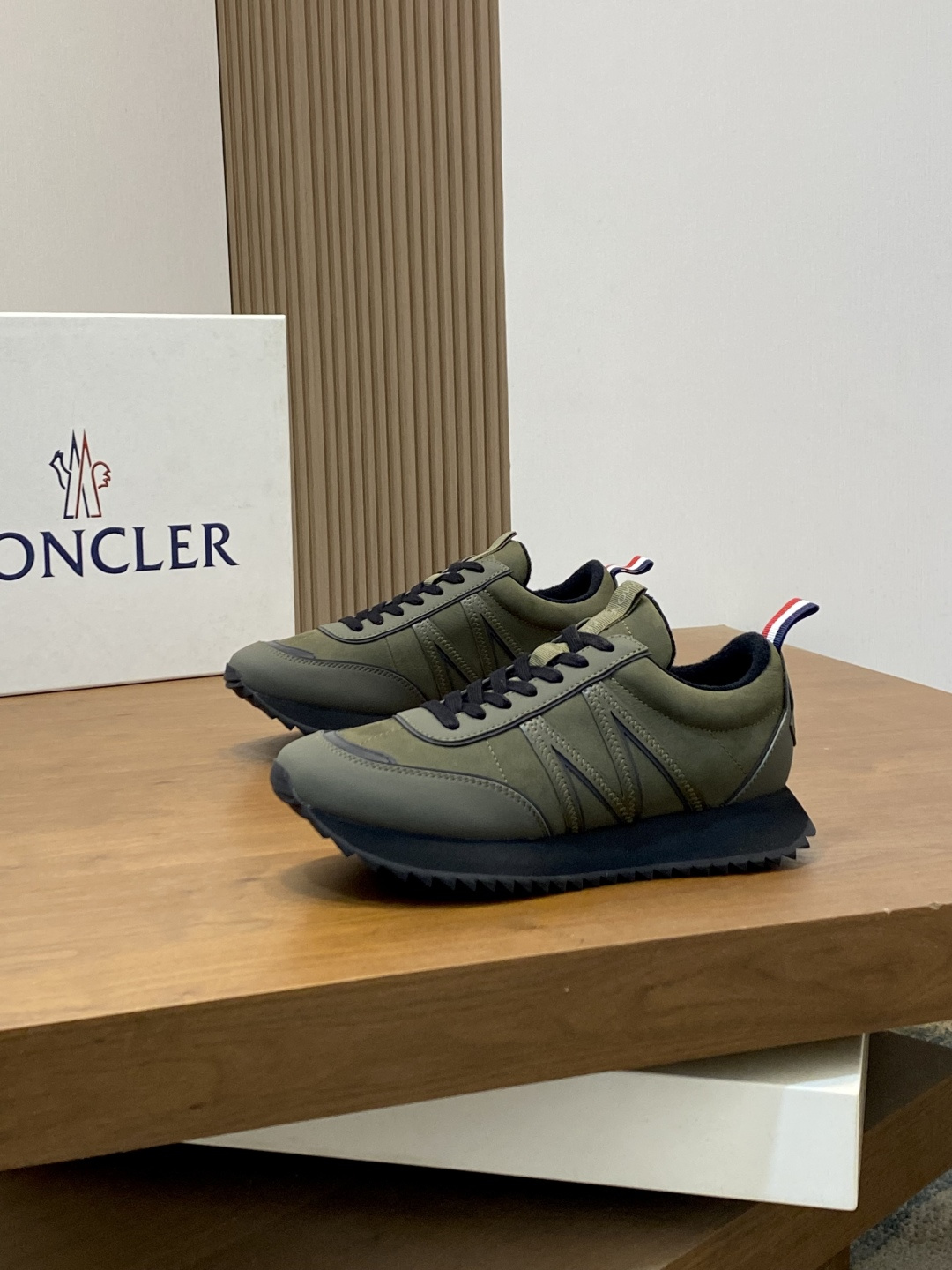 Moncler 몽클레어 몽클레르 남성 스니커즈 신발