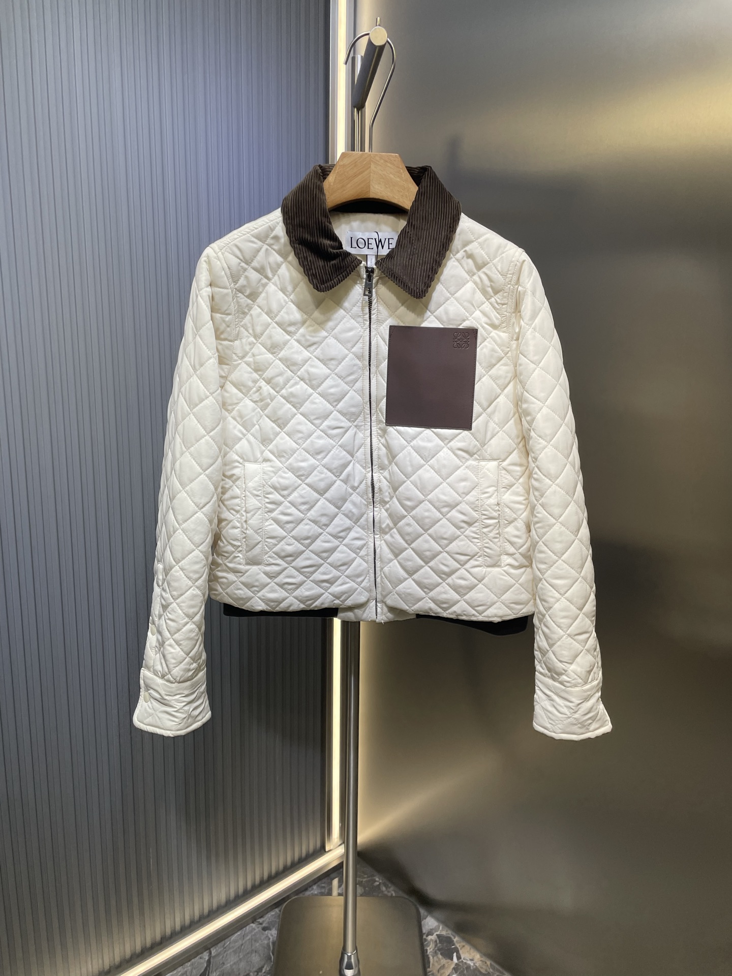 LOEWE 로에베 테크 퀼팅 짧은 자켓 재킷 의류