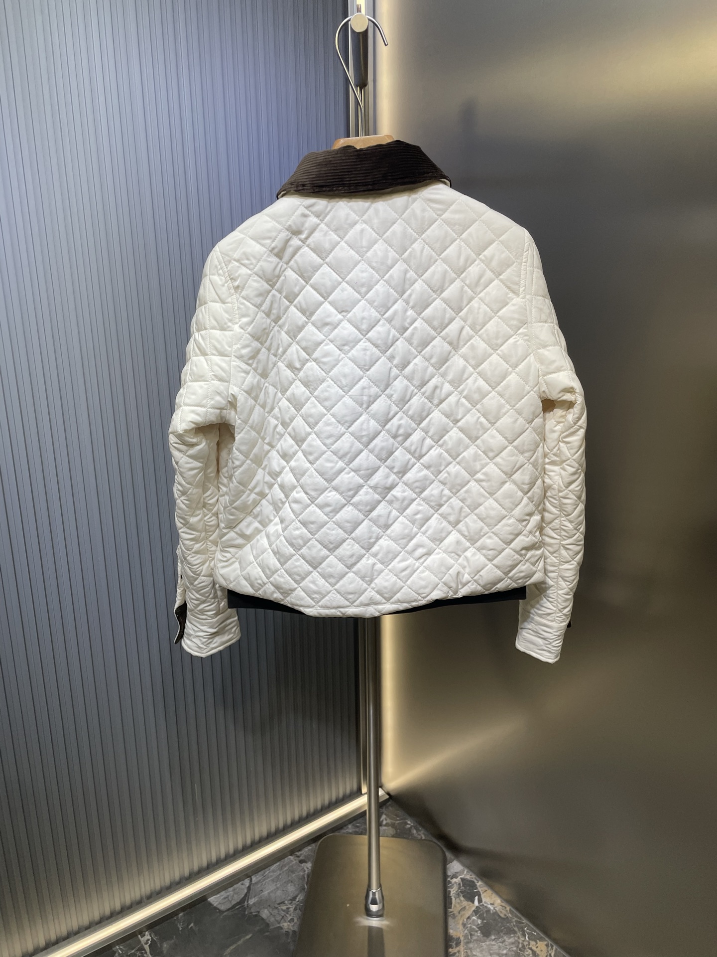 LOEWE 로에베 테크 퀼팅 짧은 자켓 재킷 의류