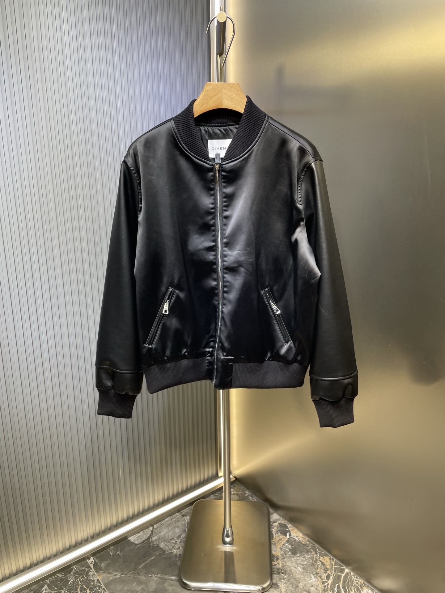 GIVENCHY 지방시 나파 레더 슬리브 보머 자켓 재킷 의류