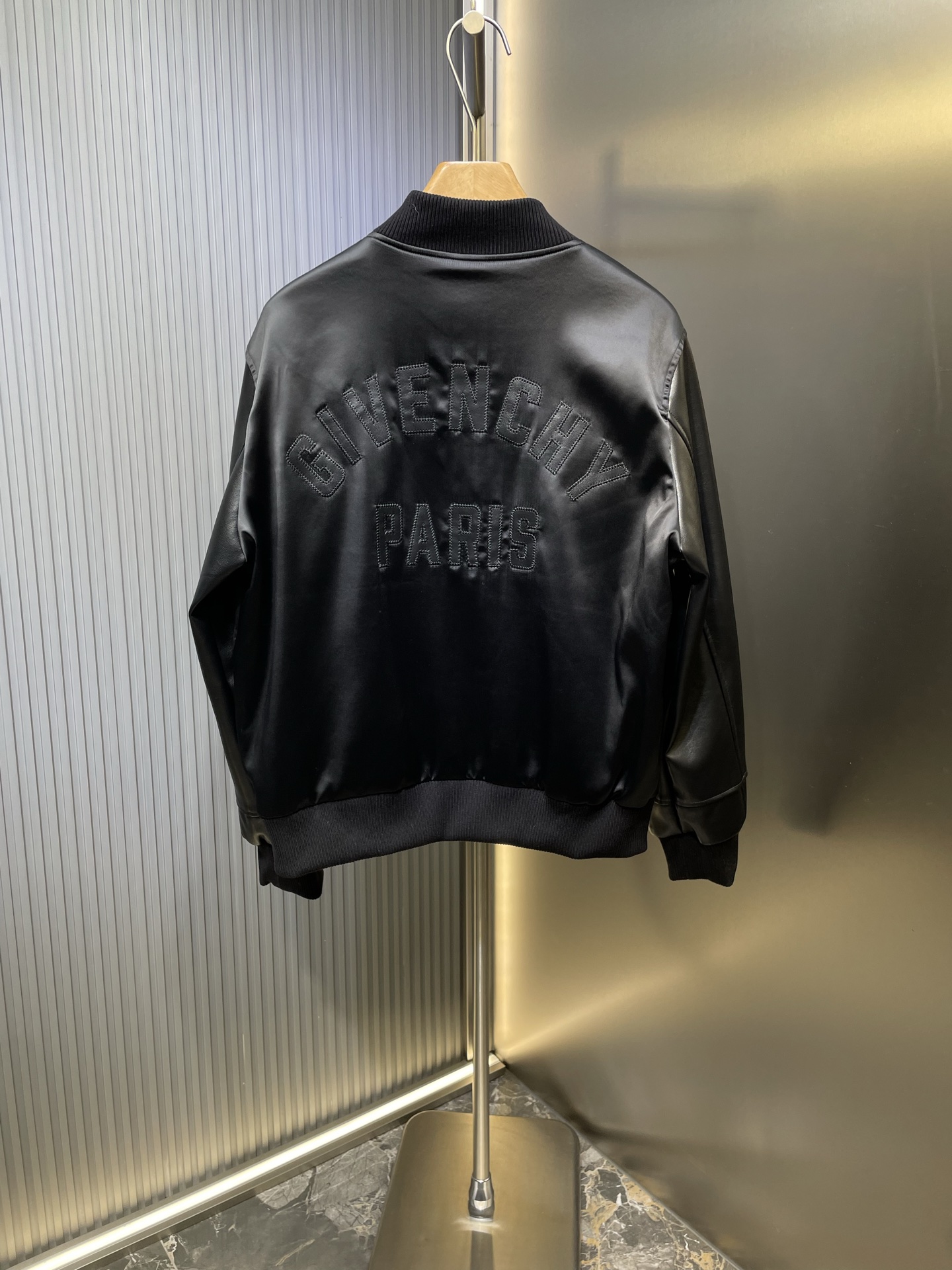 GIVENCHY 지방시 나파 레더 슬리브 보머 자켓 재킷 의류