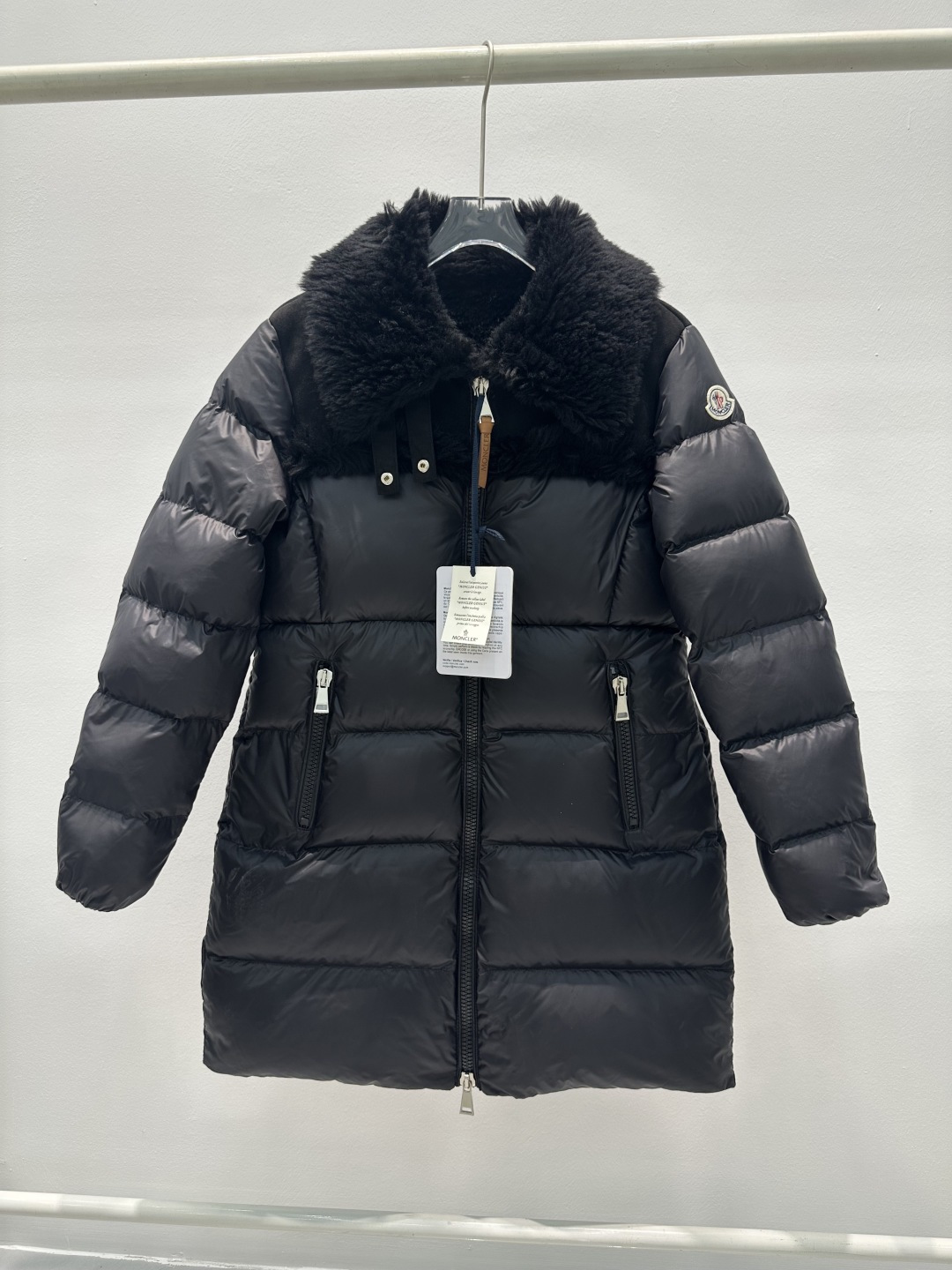 MONCLER 몽클레어 몽클레르 Bazaneix 리버시블 시어링 카라 미들 롱 다운 패딩 점퍼 의류