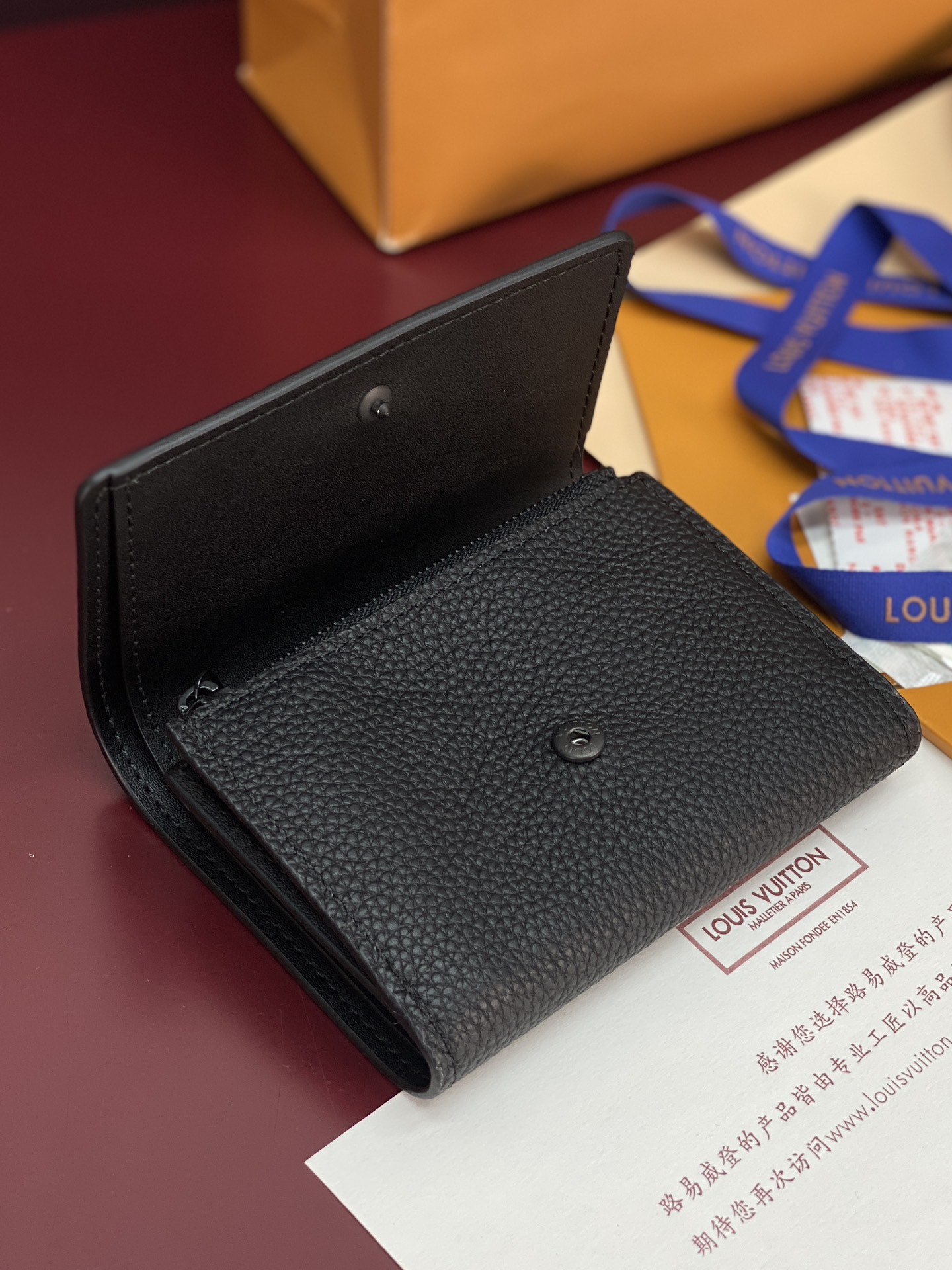 LV 루이비통 M26250 3단 지갑