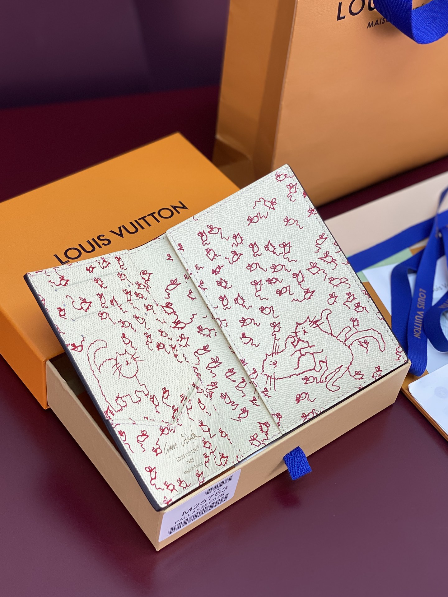 LV 루이비통 M25753 여권 지갑 케이스