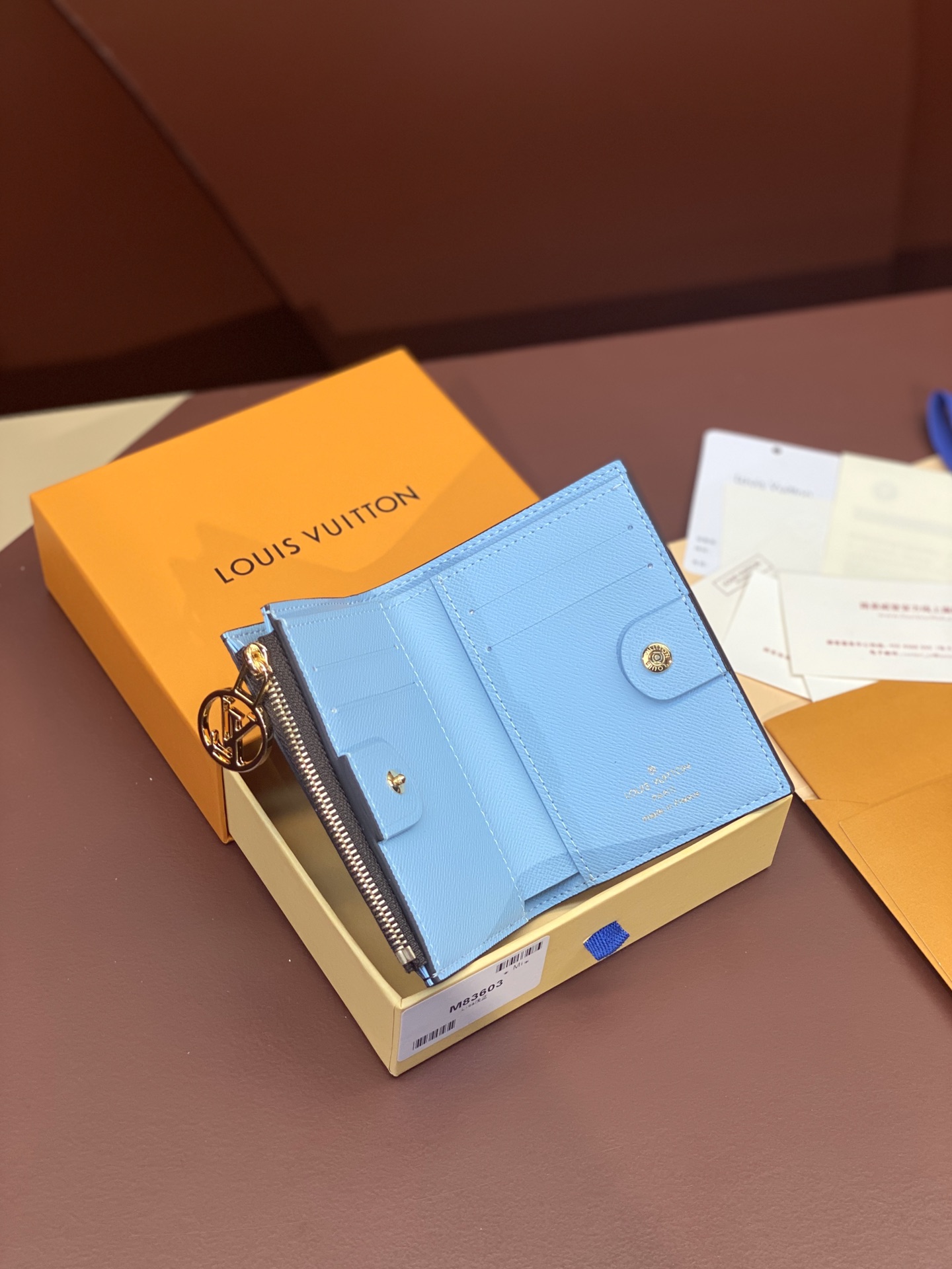 LV 루이비통 M83603 Portefeuil Lisa 카드 지갑 (라이트블루)