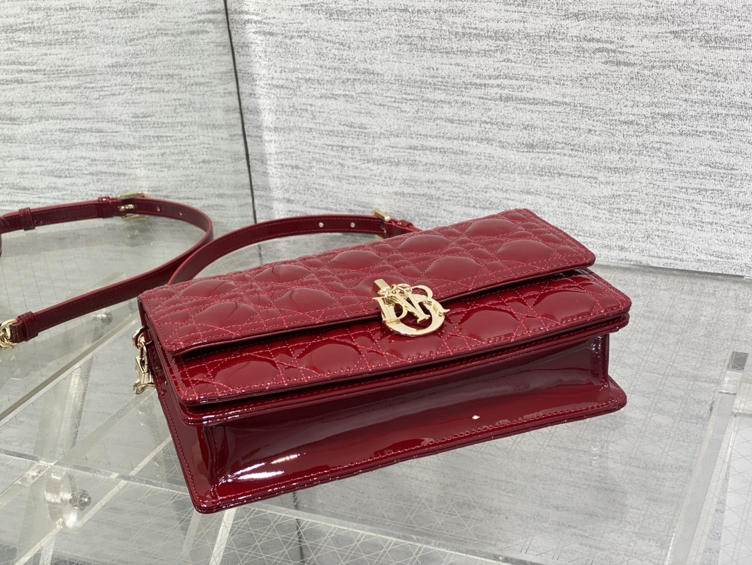 Dior CD 디올 중형 미디움 진주 체인 클러치백 가방