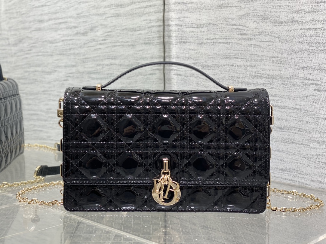 Dior CD 디올 중형 미디움 진주 체인 클러치백 가방