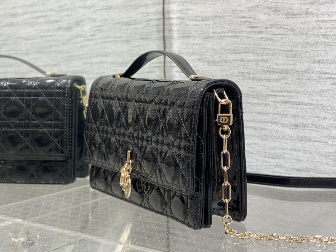 Dior CD 디올 중형 미디움 진주 체인 클러치백 가방